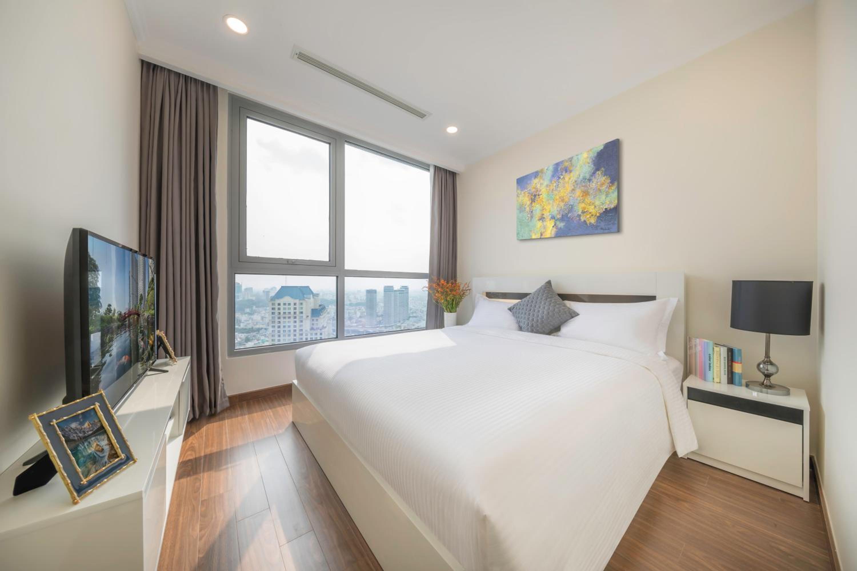 CeLaVie Serviced Apartment - The Vinhomes and Landmark