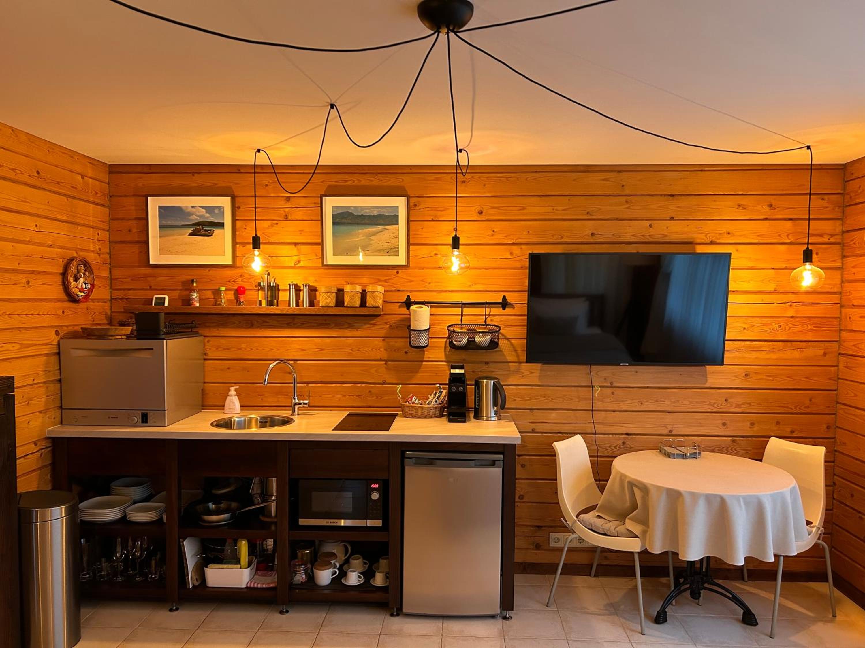 Romantic cozy house Kirzacinas pirts with sauna close to seaside