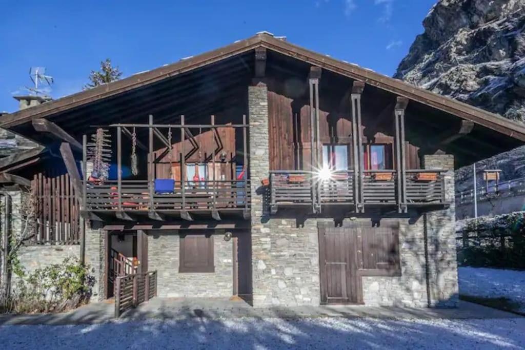 Modest & Cheap Tavern for a Spartan Retreat view 5