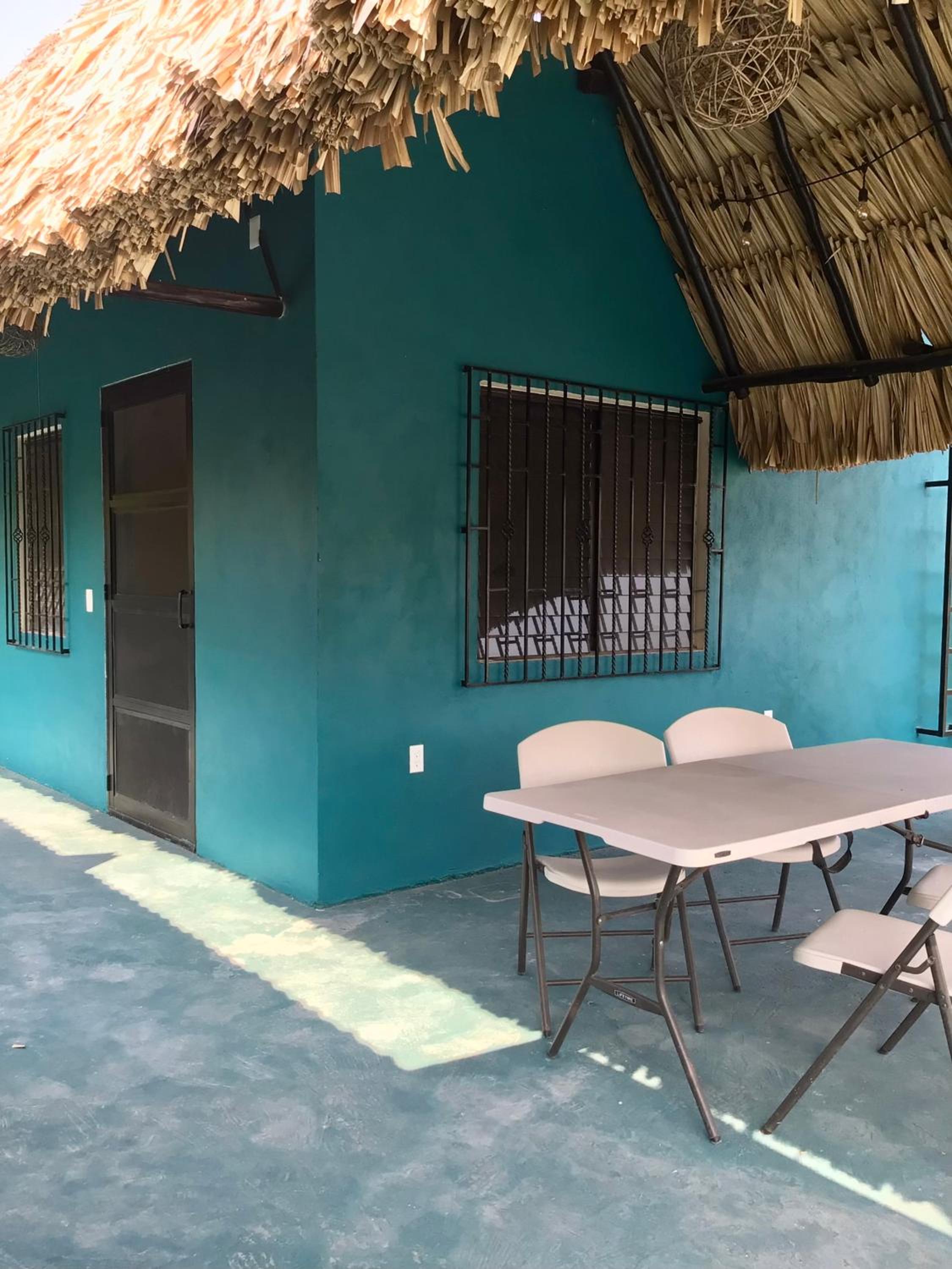 Departamento fresco y caribeño con piscina compartida.