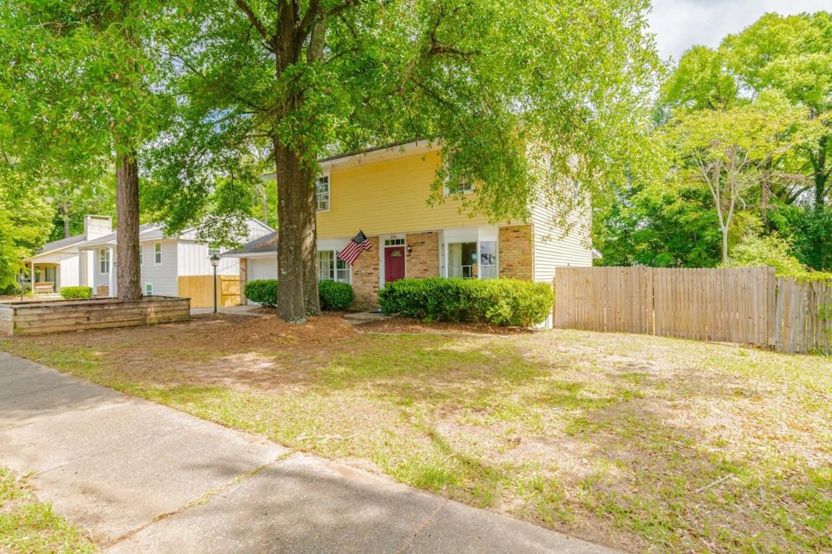 Private Pool & Yard Mins to Dining & University view 3