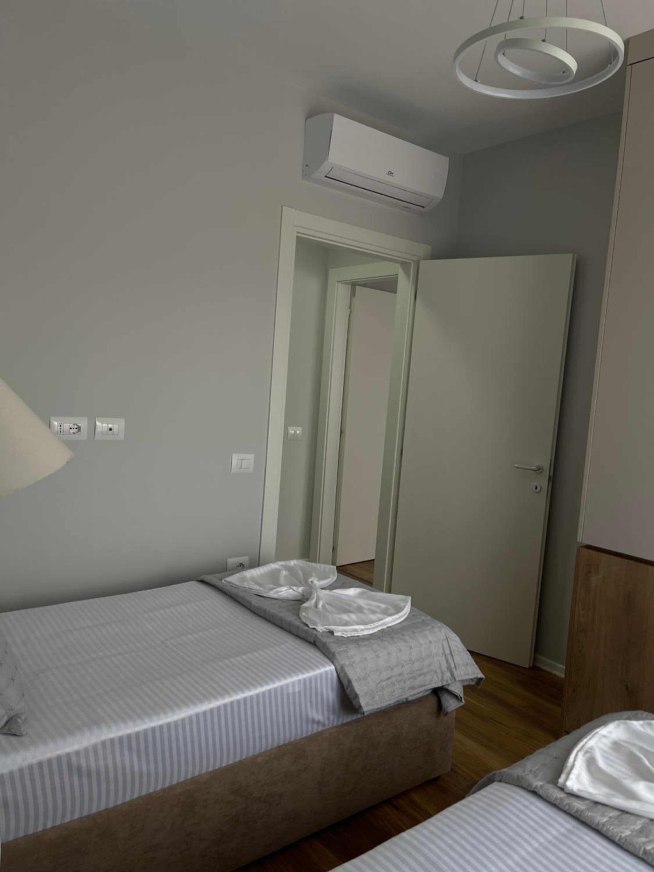 New Bazaar, Grand Apartment