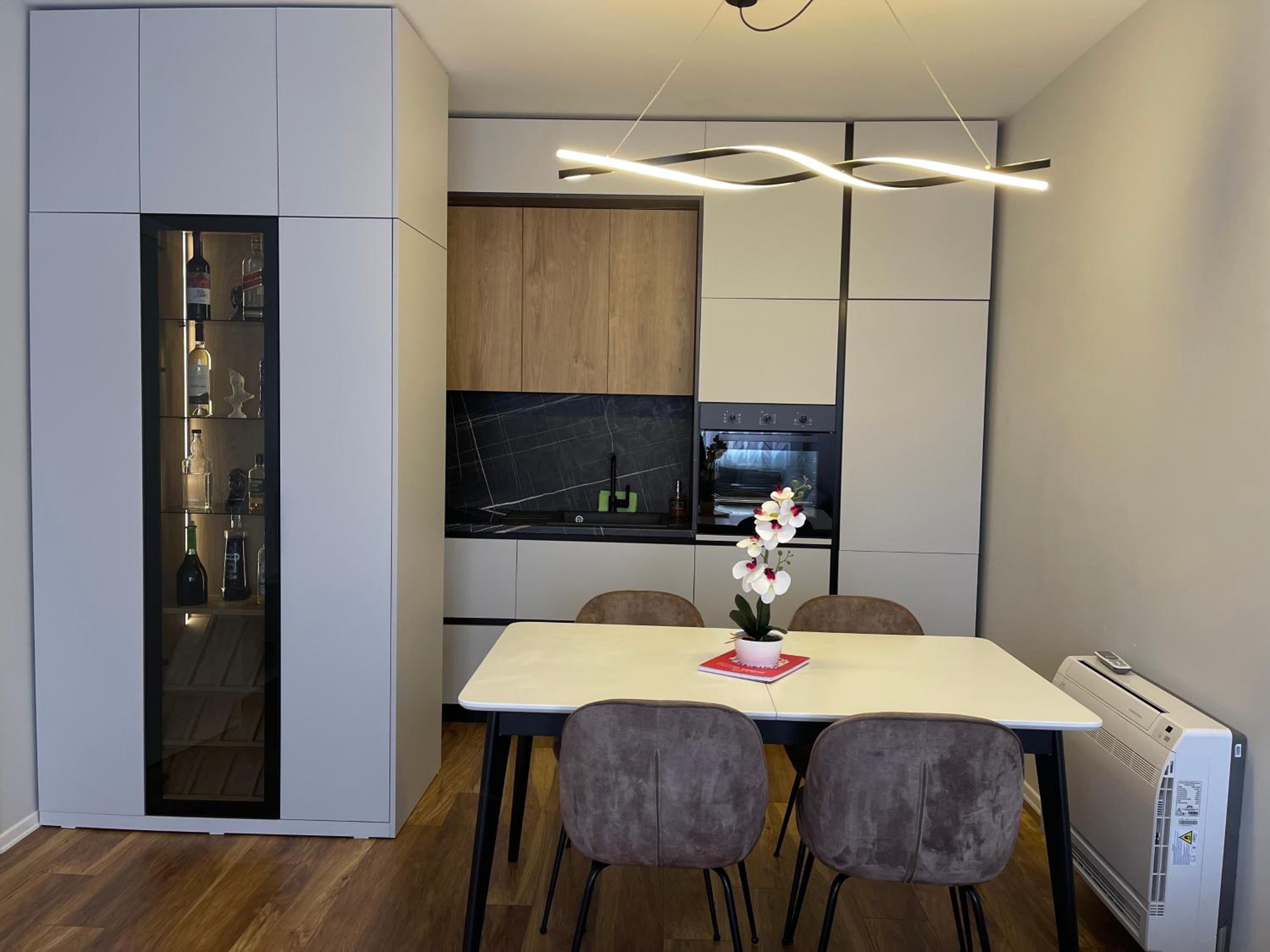 New Bazaar, Grand Apartment