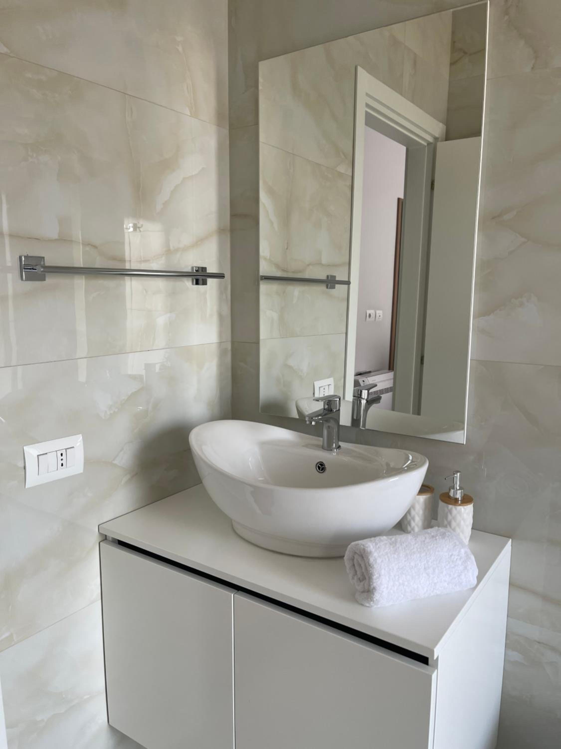New Bazaar, Grand Apartment