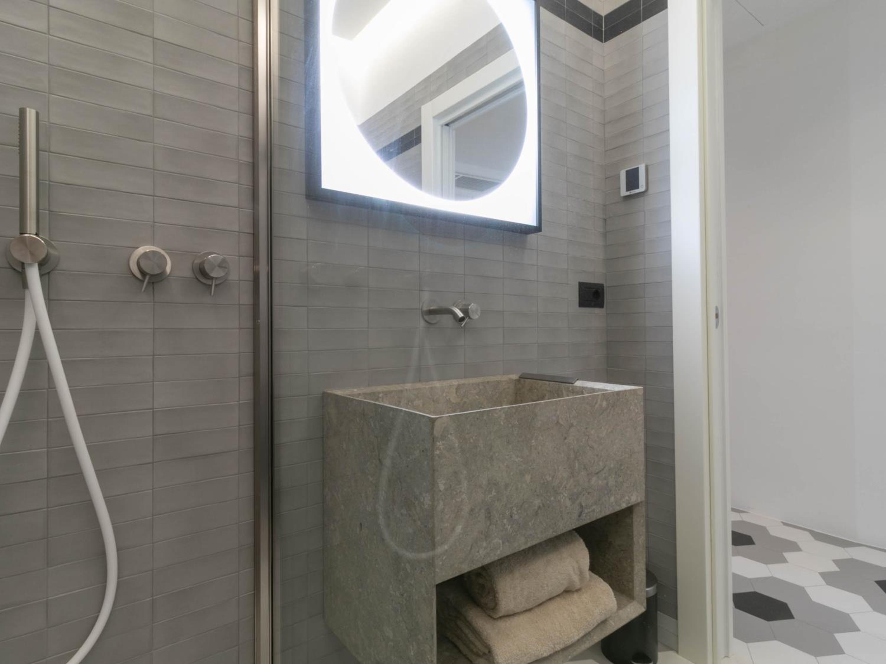 Welcomely - Casa Posta en Como — bathroom
