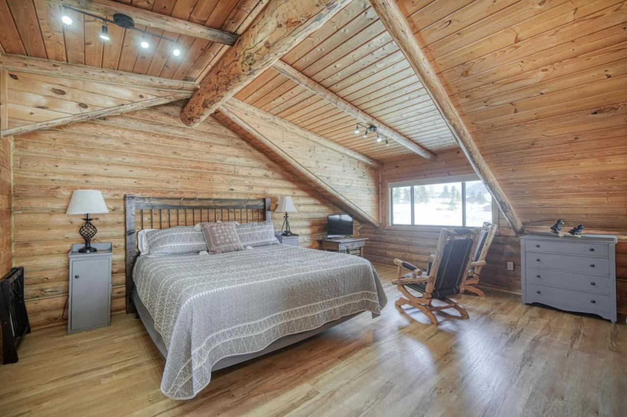Henry's Lake View Cabin + BBQ + Fire Pit + Decks! view 3