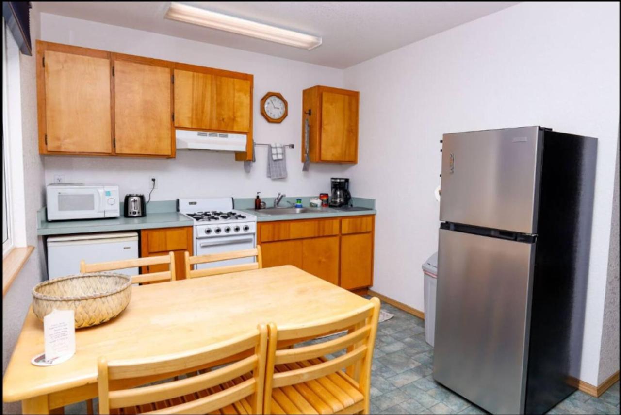 Grayling Getaway, Cabin 1 at Lower Kenai Lodge view 5