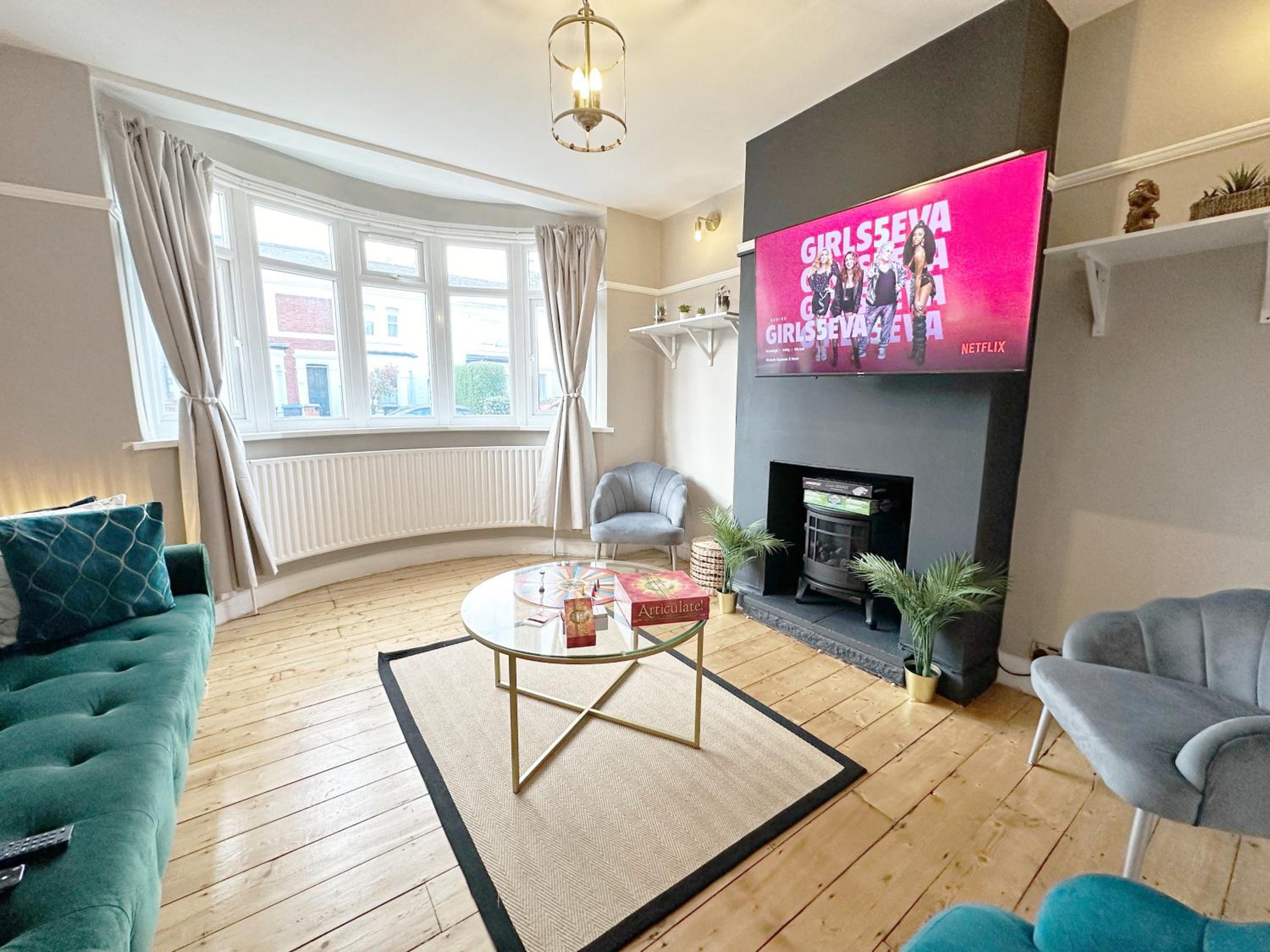 Cosy 3 bedroom house with FREE Parking near Kingston Thames view 2