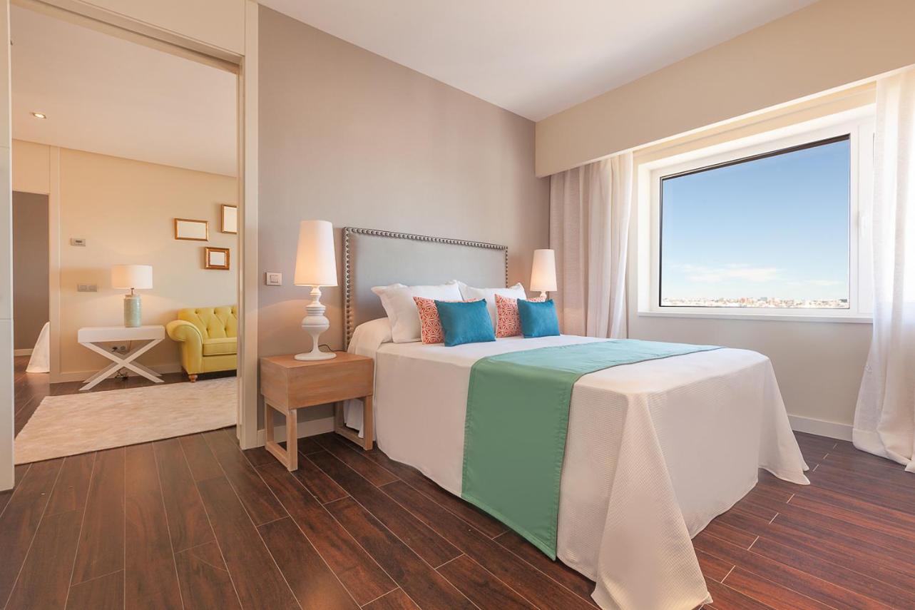 Homeclub Exclusive Flat at Madrid Tower