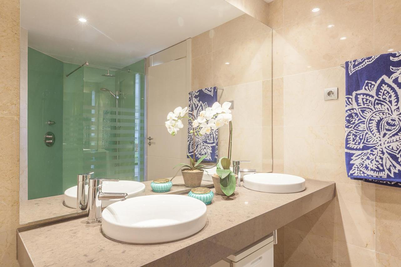 Homeclub Exclusive Flat at Madrid Tower