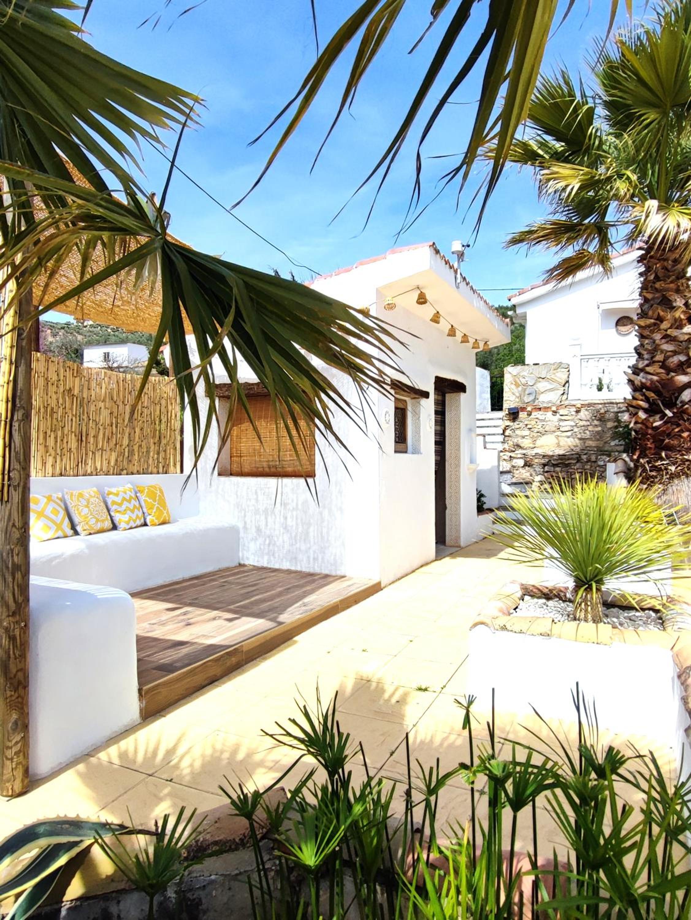 CORTIJO PENNYMARIA Poolside Apartment near Montefrio with stunning views