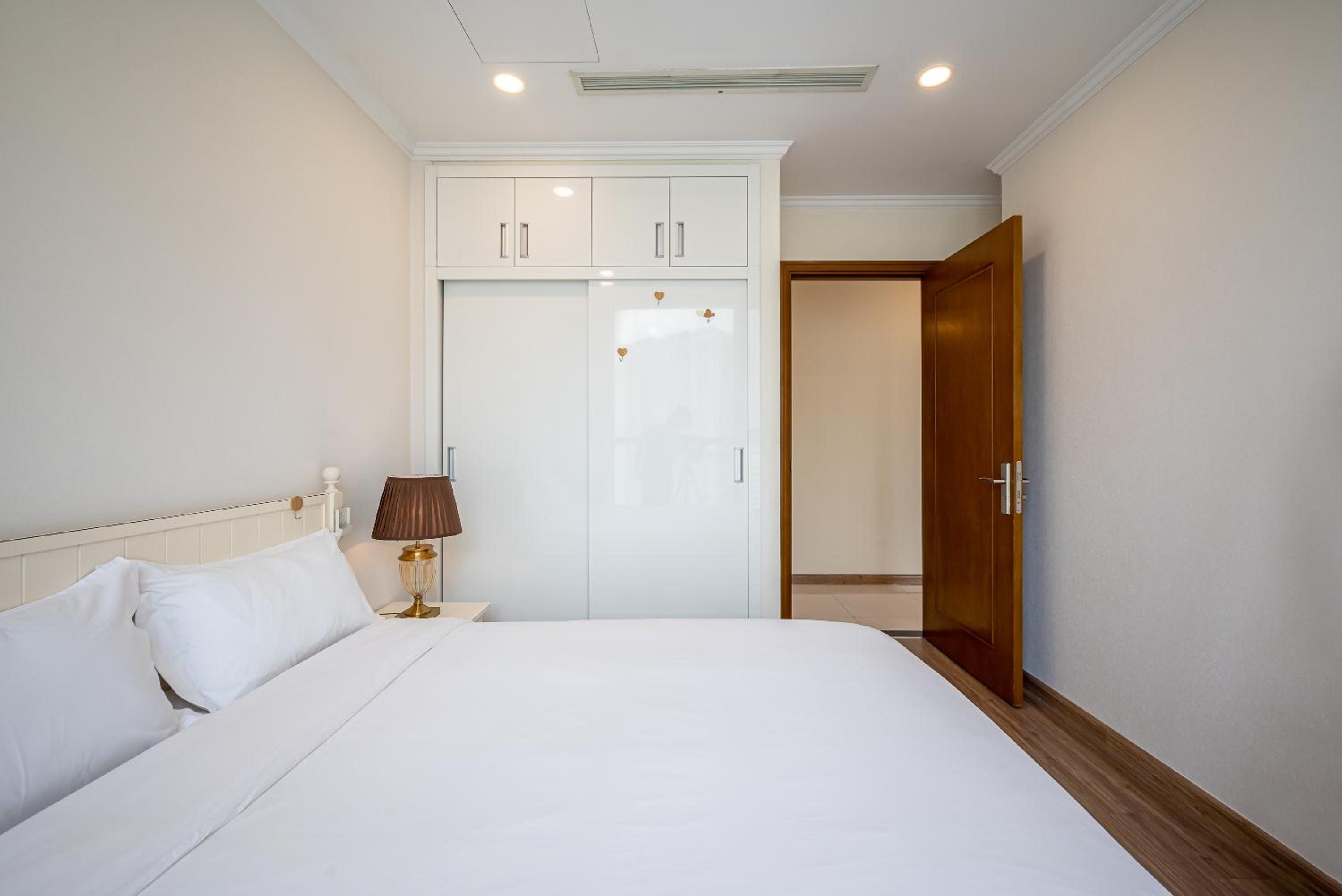 CeLaVie Serviced Apartment - The Vinhomes and Landmark