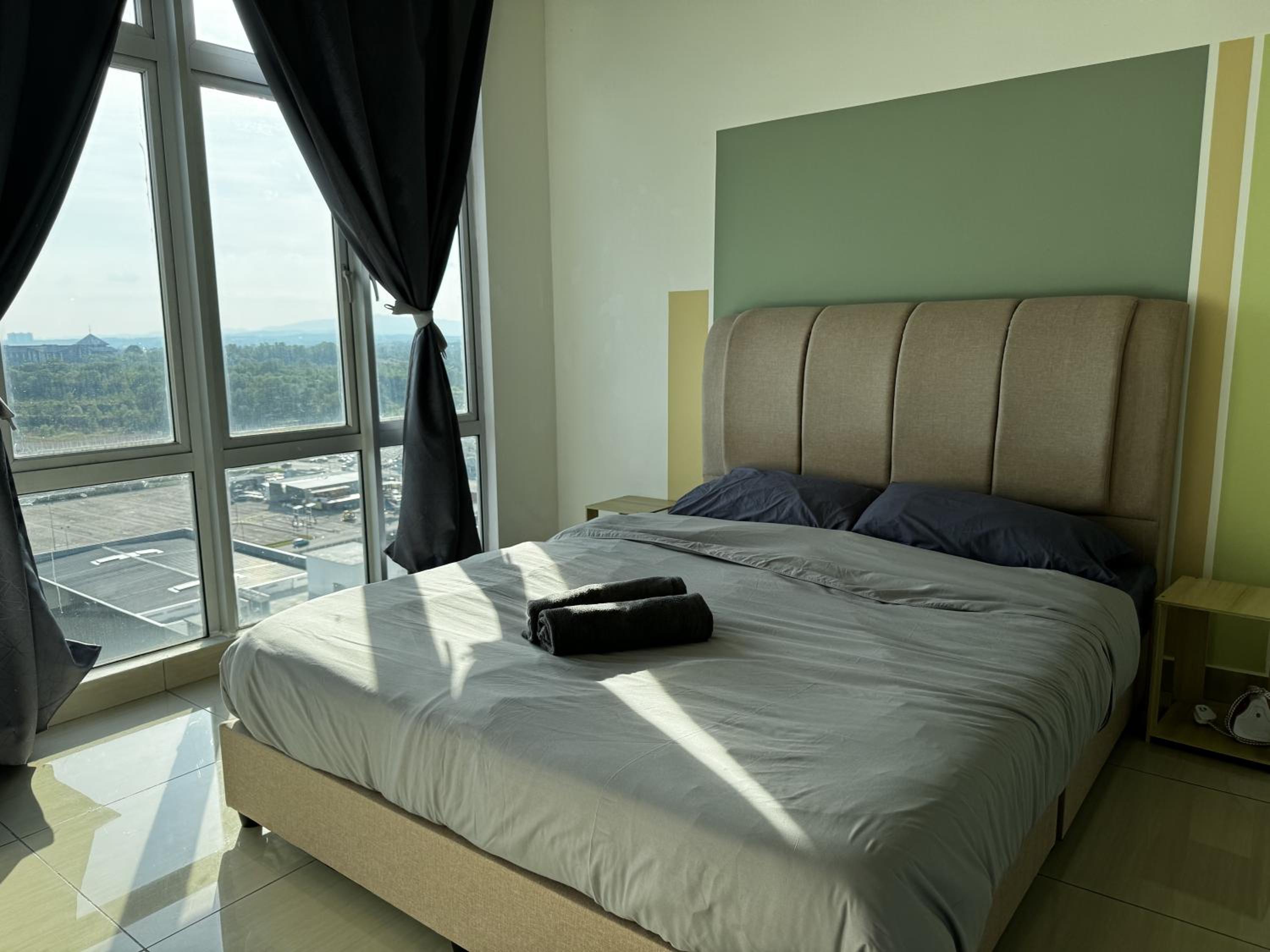 Manhattan Condo at Mount Austin JB 2-4 Pax Stay