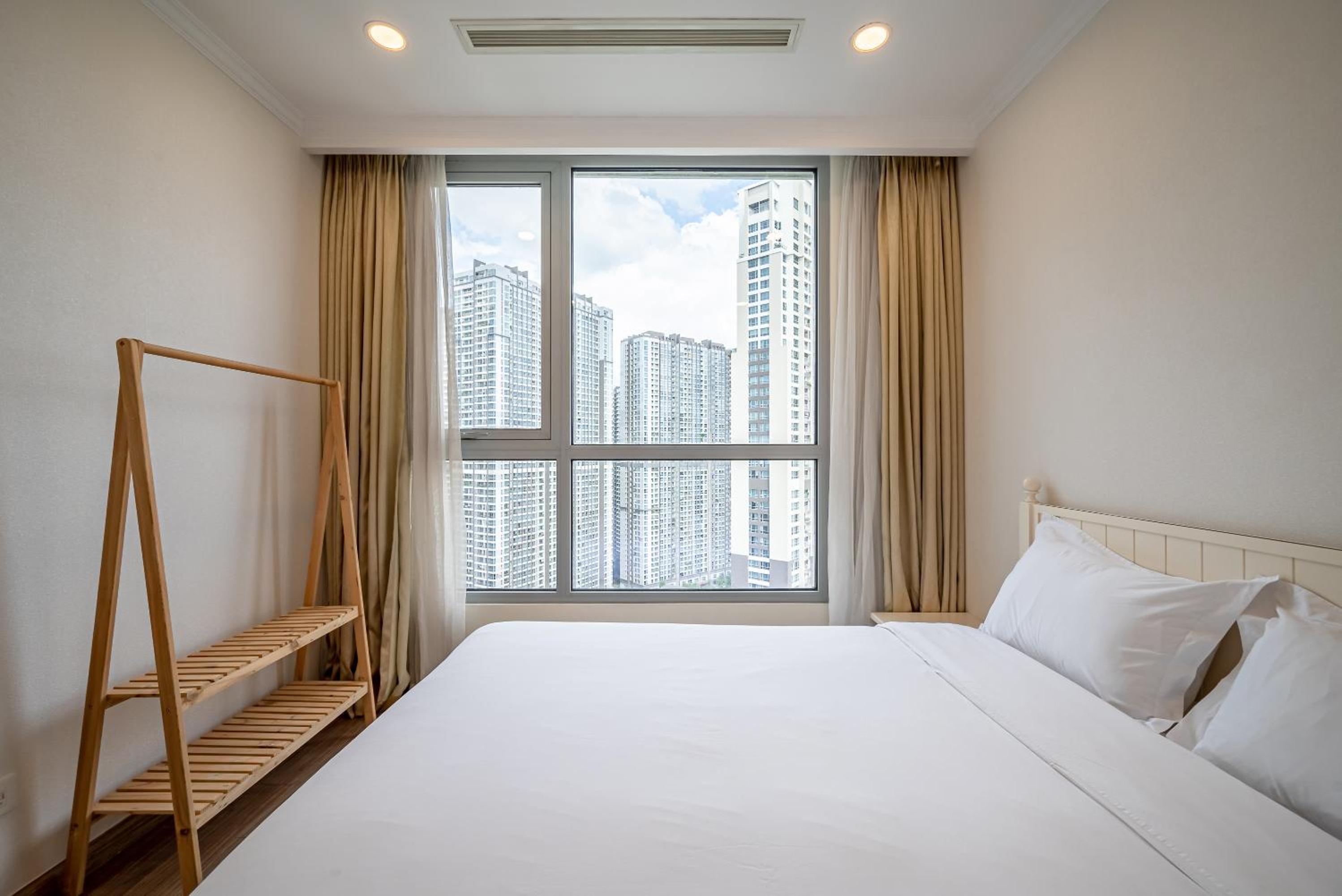 CeLaVie Serviced Apartment - The Vinhomes and Landmark