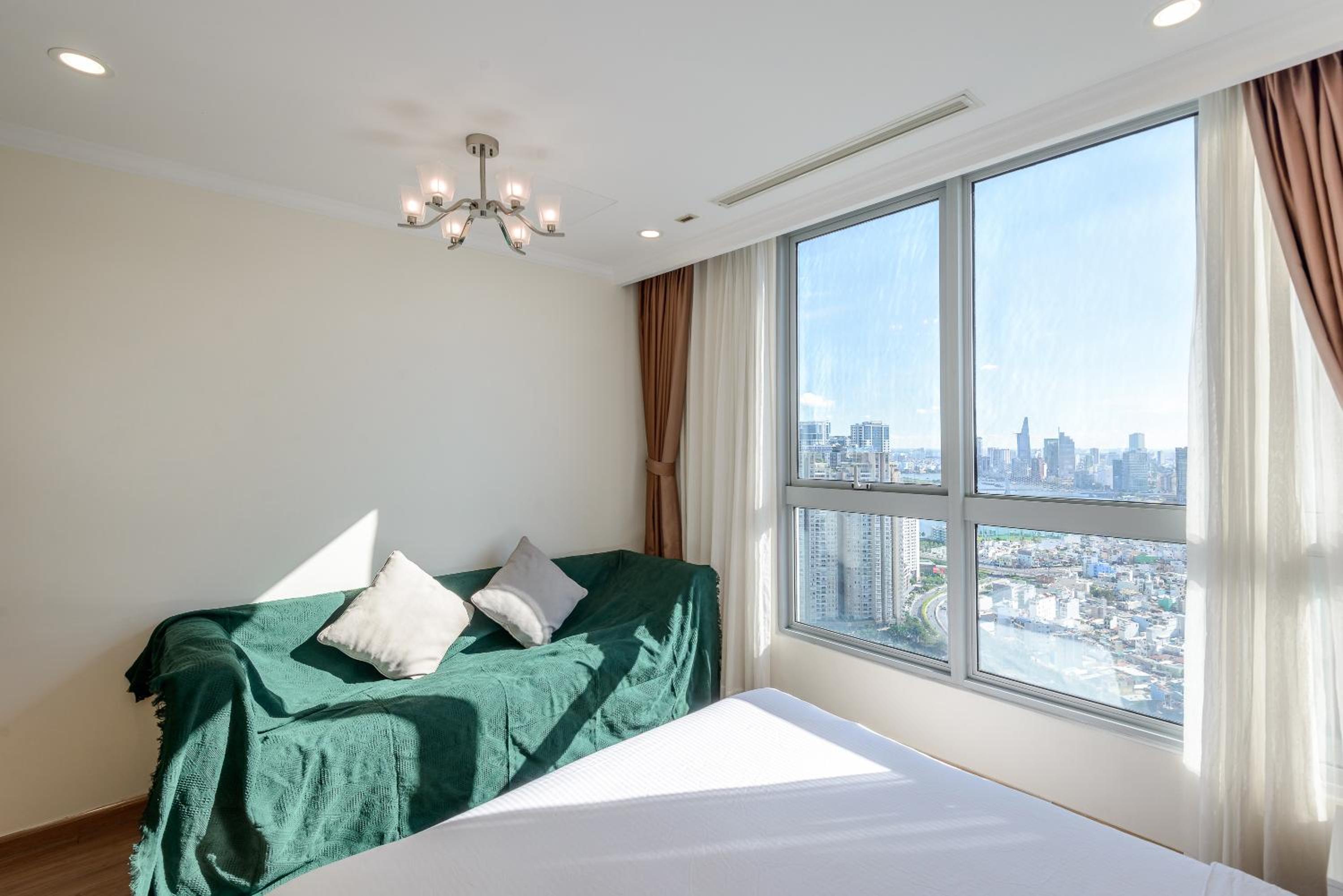 CeLaVie Serviced Apartment - The Vinhomes and Landmark