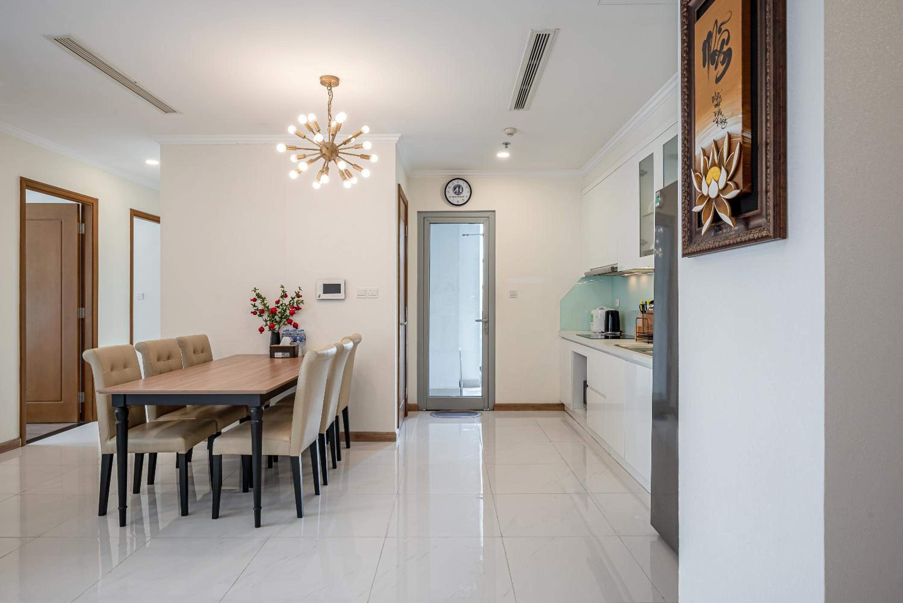 CeLaVie Serviced Apartment - The Vinhomes and Landmark