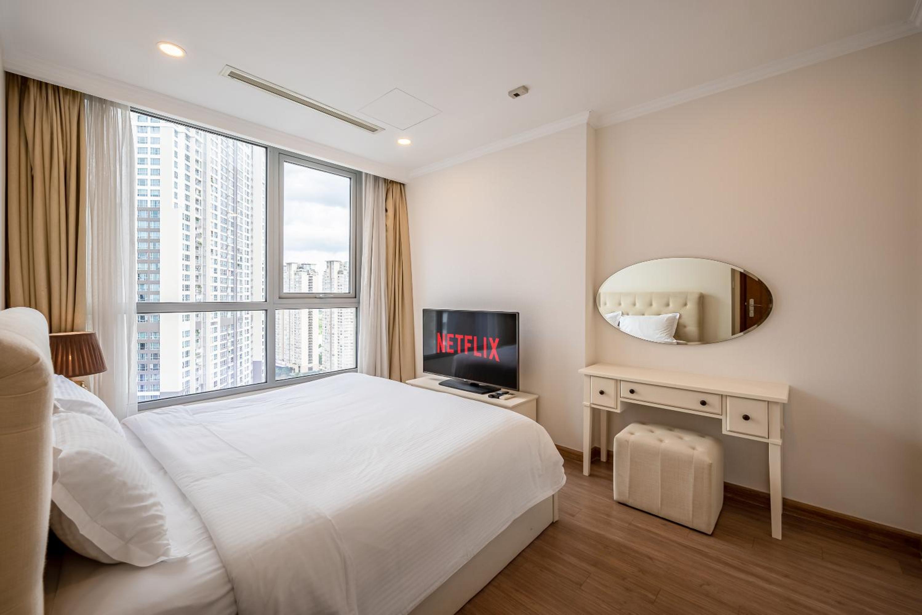 CeLaVie Serviced Apartment - The Vinhomes and Landmark