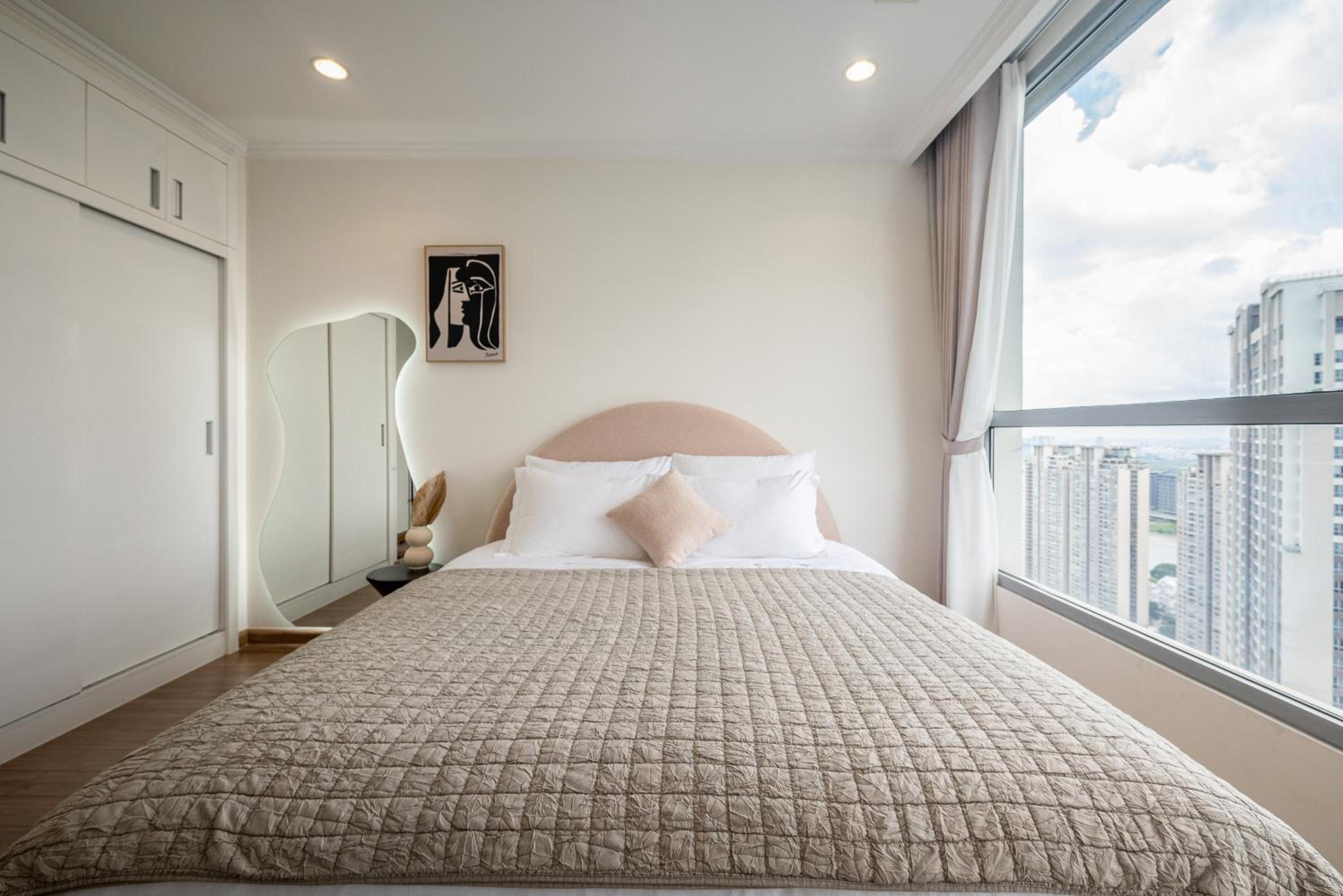 CeLaVie Serviced Apartment - The Vinhomes and Landmark
