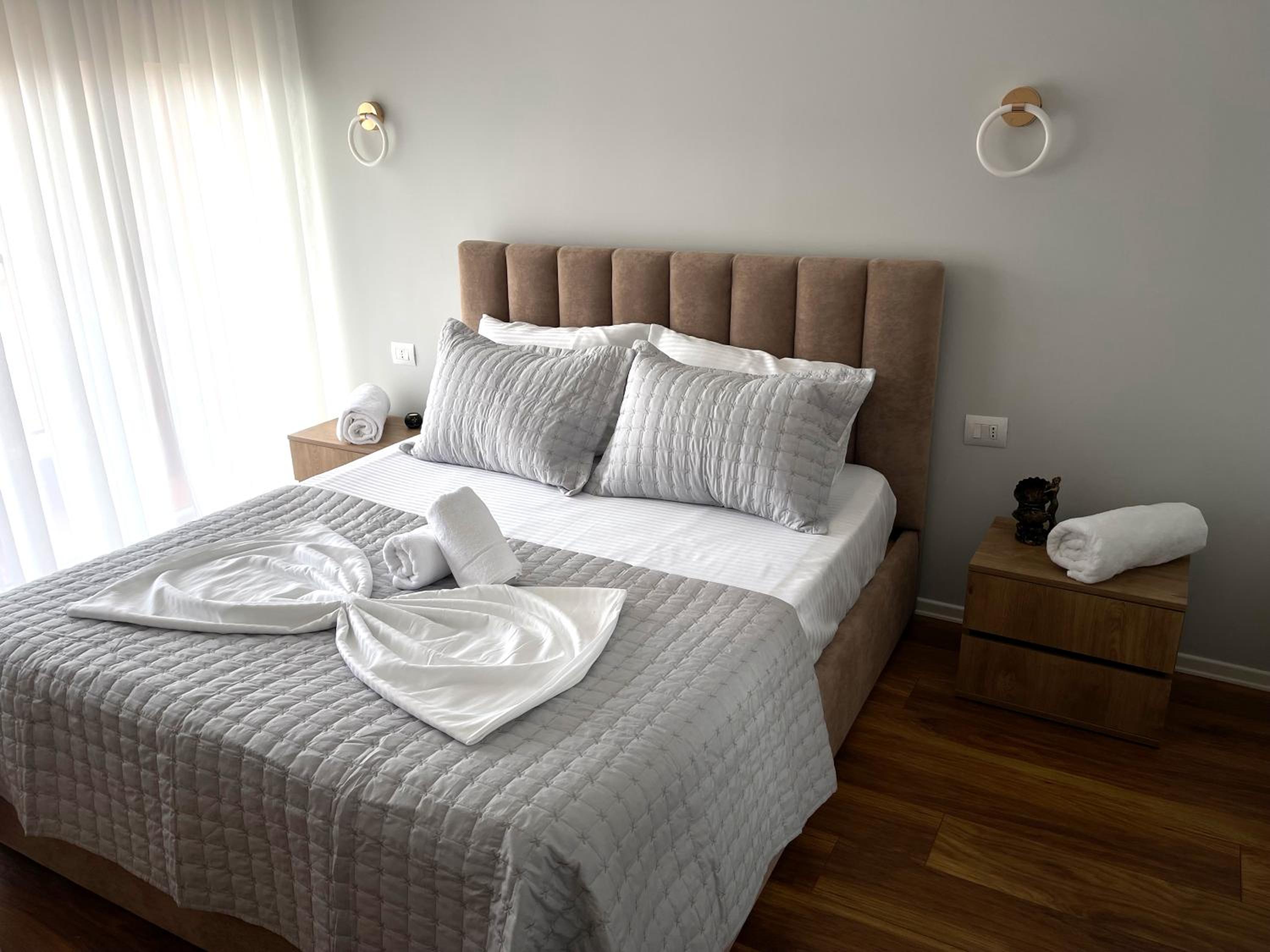 New Bazaar, Grand Apartment