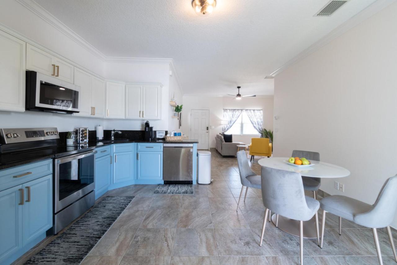Villa Fiorō -Bold Luxury 2BR - River & Coastal Vibe