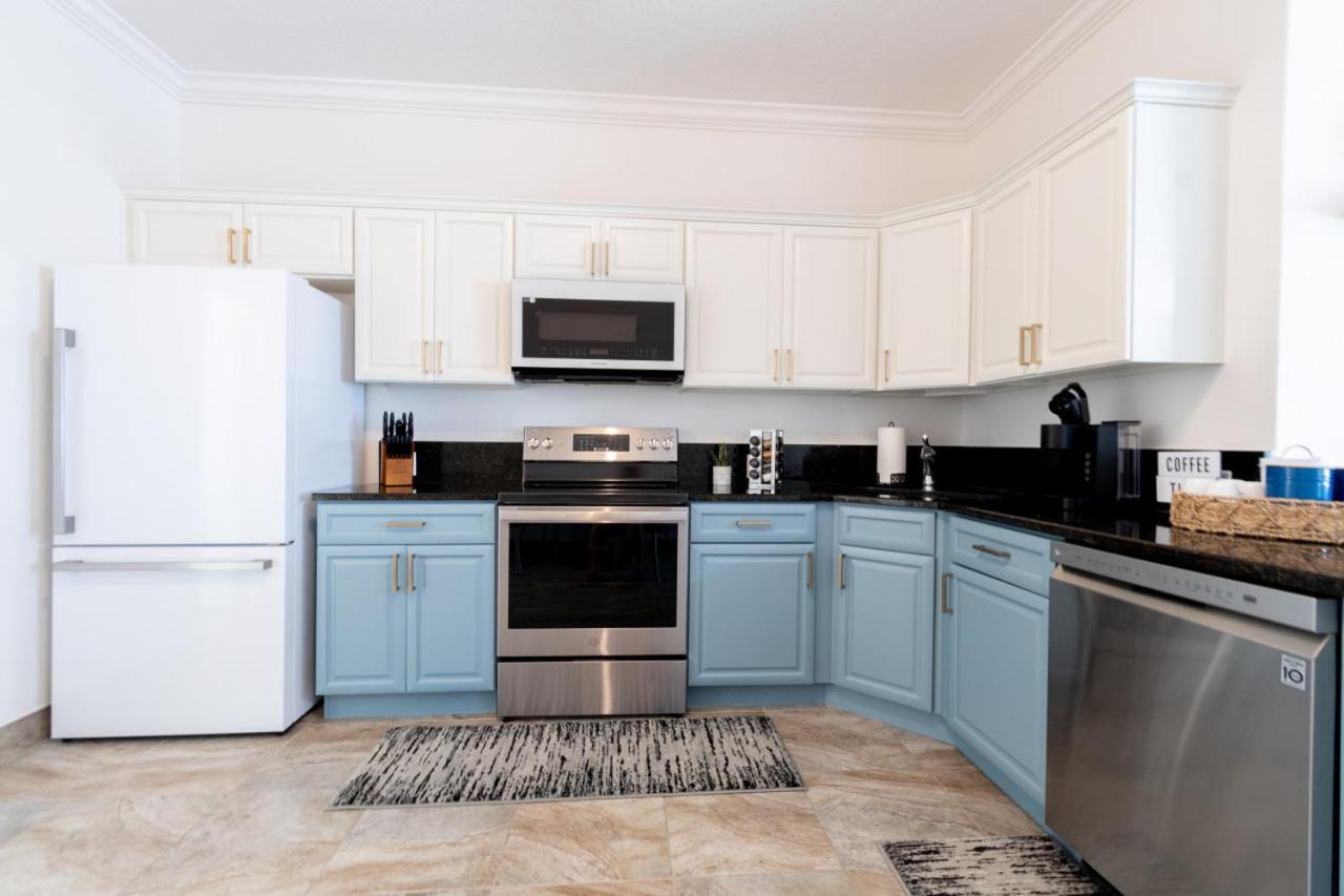 Villa Fiorō -Bold Luxury 2BR - River & Coastal Vibe