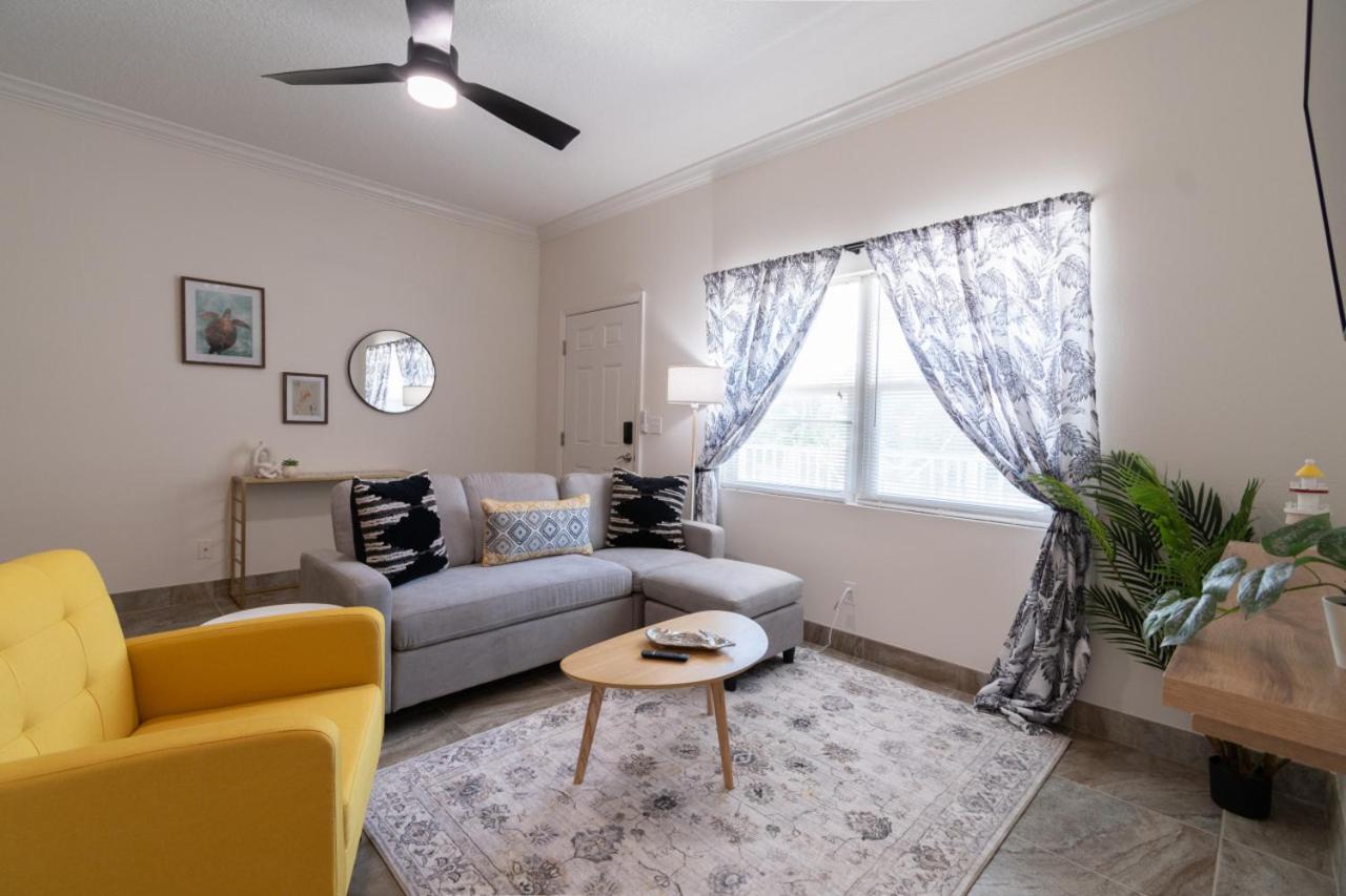 Villa Fiorō -Bold Luxury 2BR - River & Coastal Vibe