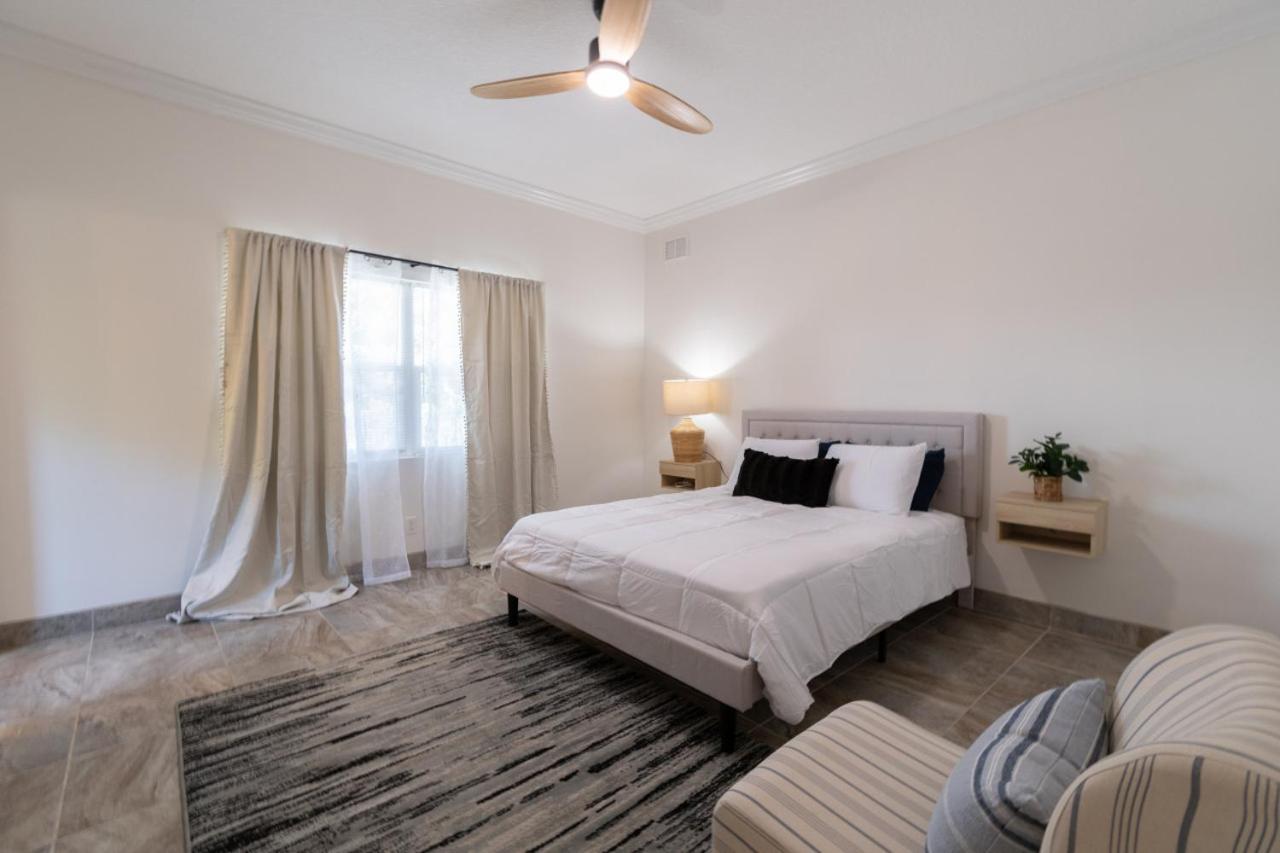 Villa Fiorō -Bold Luxury 2BR - River & Coastal Vibe