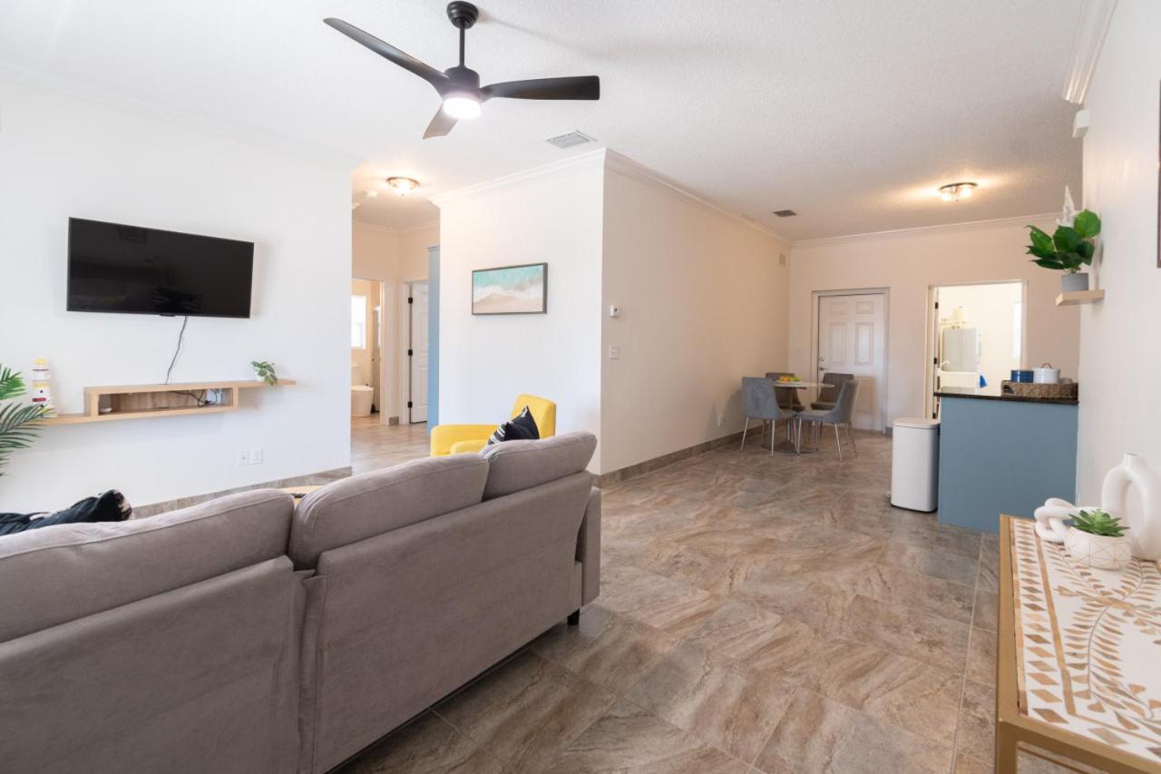 Villa Fiorō -Bold Luxury 2BR - River & Coastal Vibe