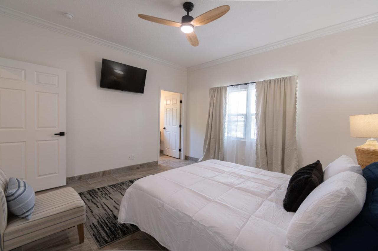 Villa Fiorō -Bold Luxury 2BR - River & Coastal Vibe
