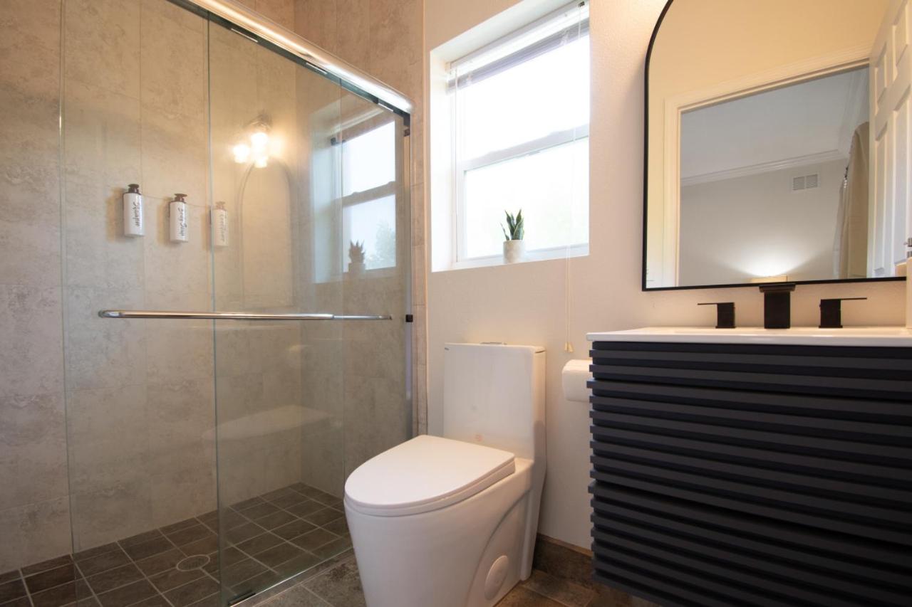 Villa Fiorō -Bold Luxury 2BR - River & Coastal Vibe