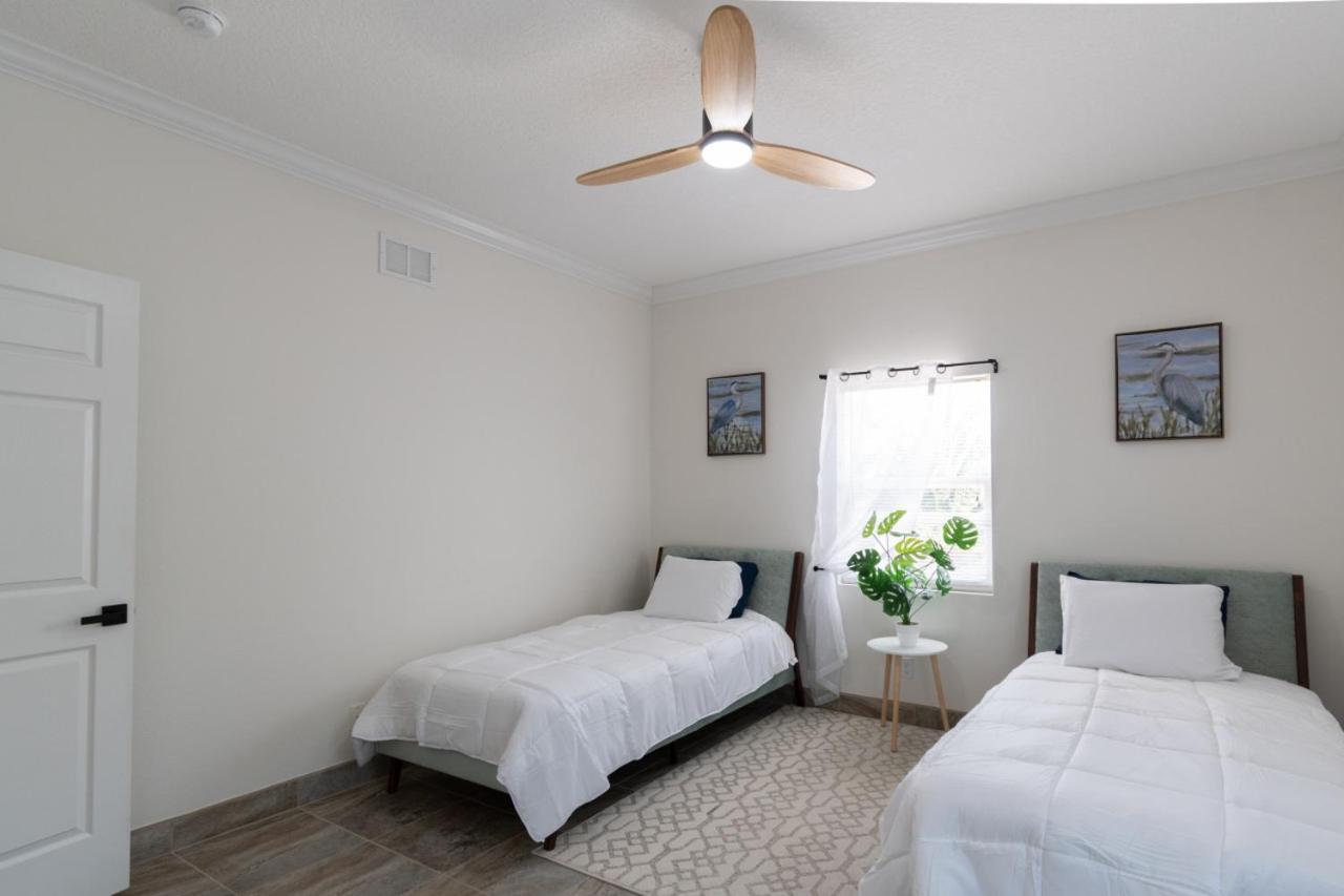 Villa Fiorō -Bold Luxury 2BR - River & Coastal Vibe