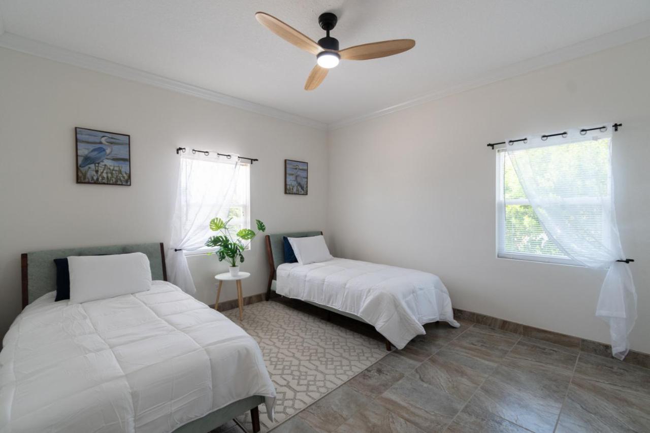 Villa Fiorō -Bold Luxury 2BR - River & Coastal Vibe