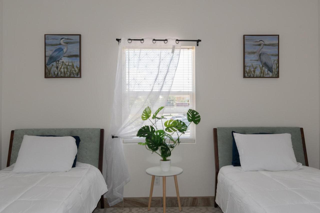 Villa Fiorō -Bold Luxury 2BR - River & Coastal Vibe