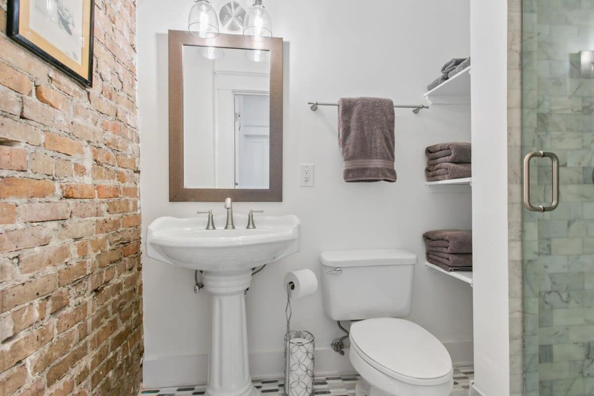 Stunning 2BD luxury apt perfect NOLA location