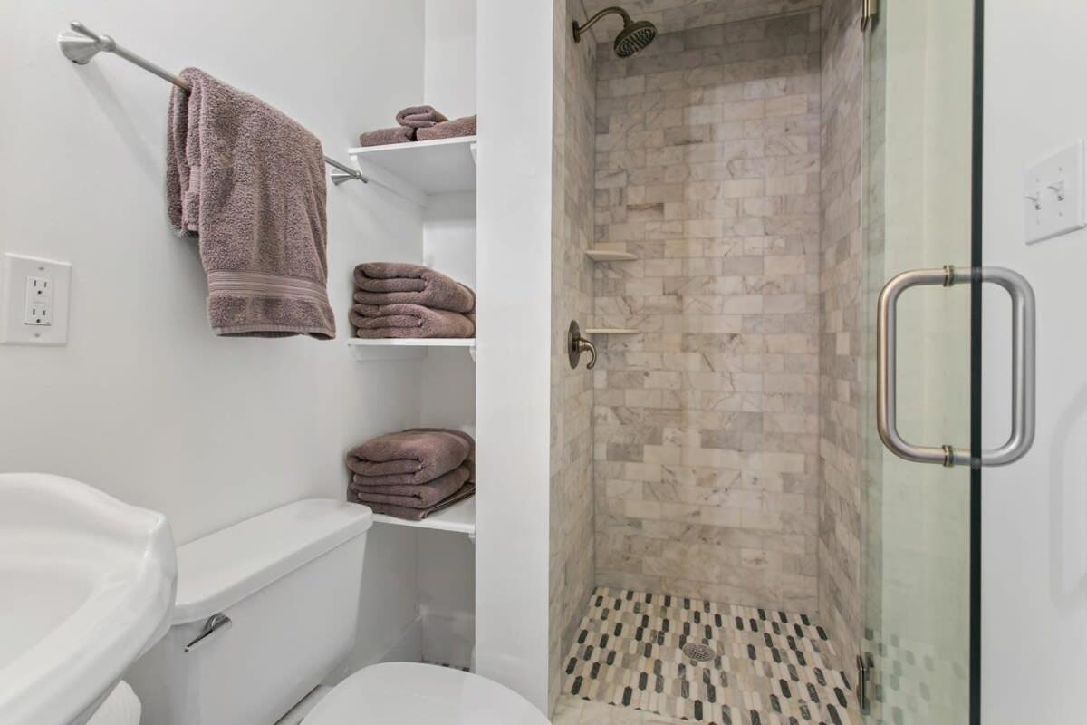 Stunning 2BD luxury apt perfect NOLA location
