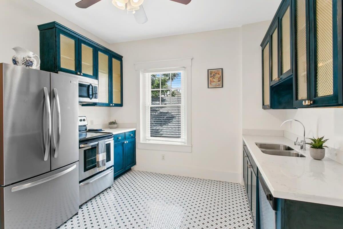 Stunning 2BD luxury apt perfect NOLA location