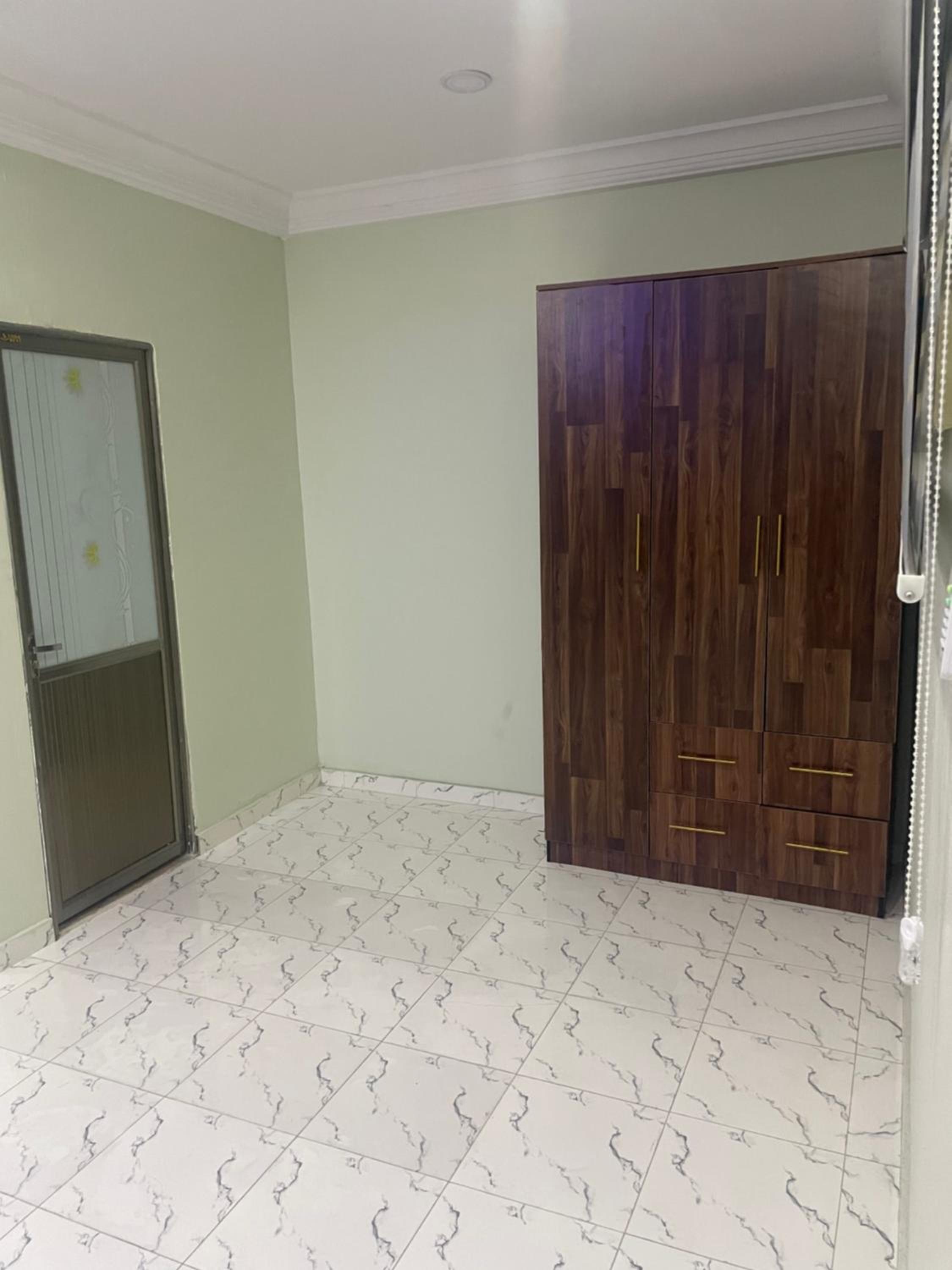 THREE BEDROOM DUPLEX