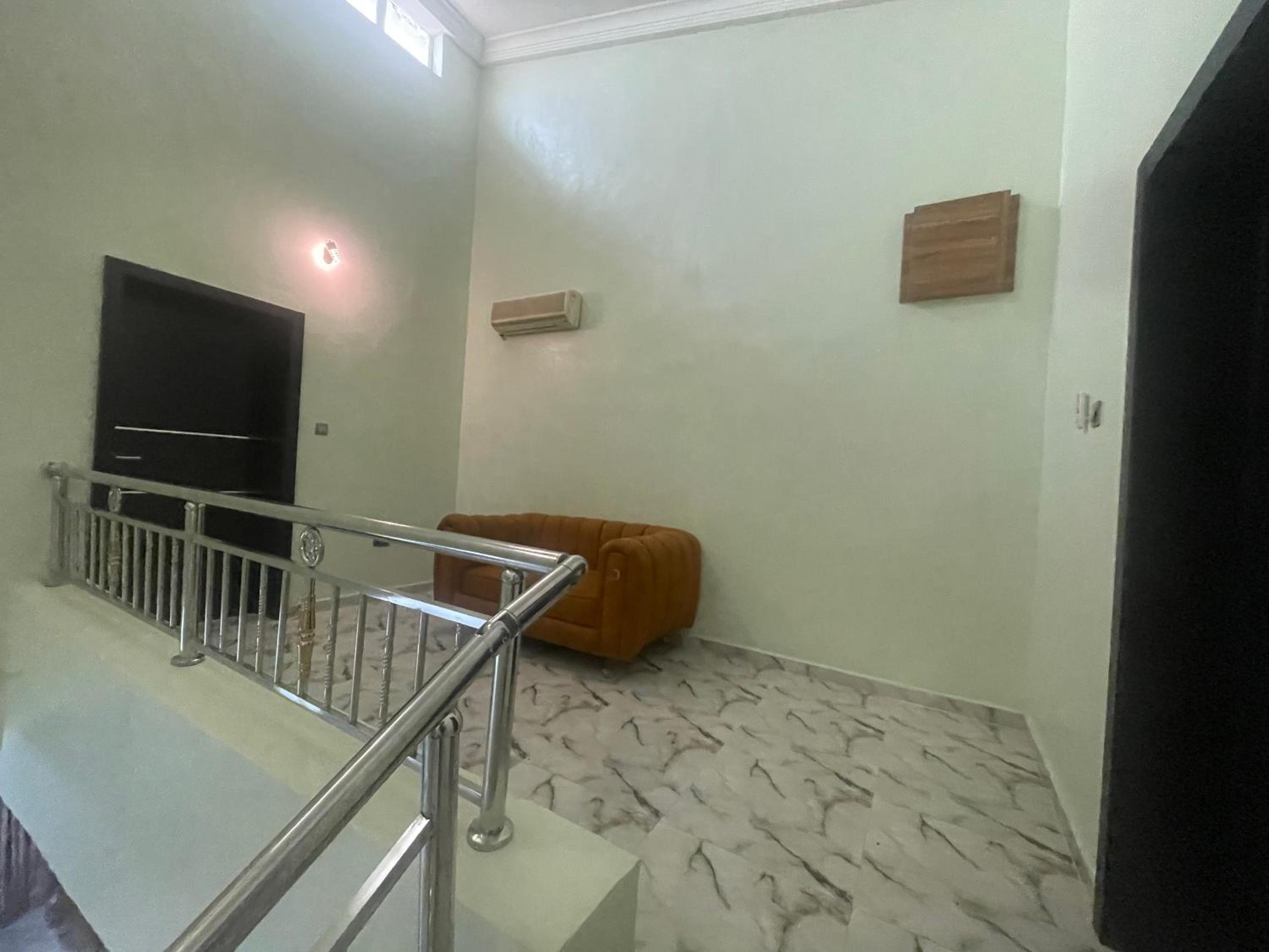THREE BEDROOM DUPLEX