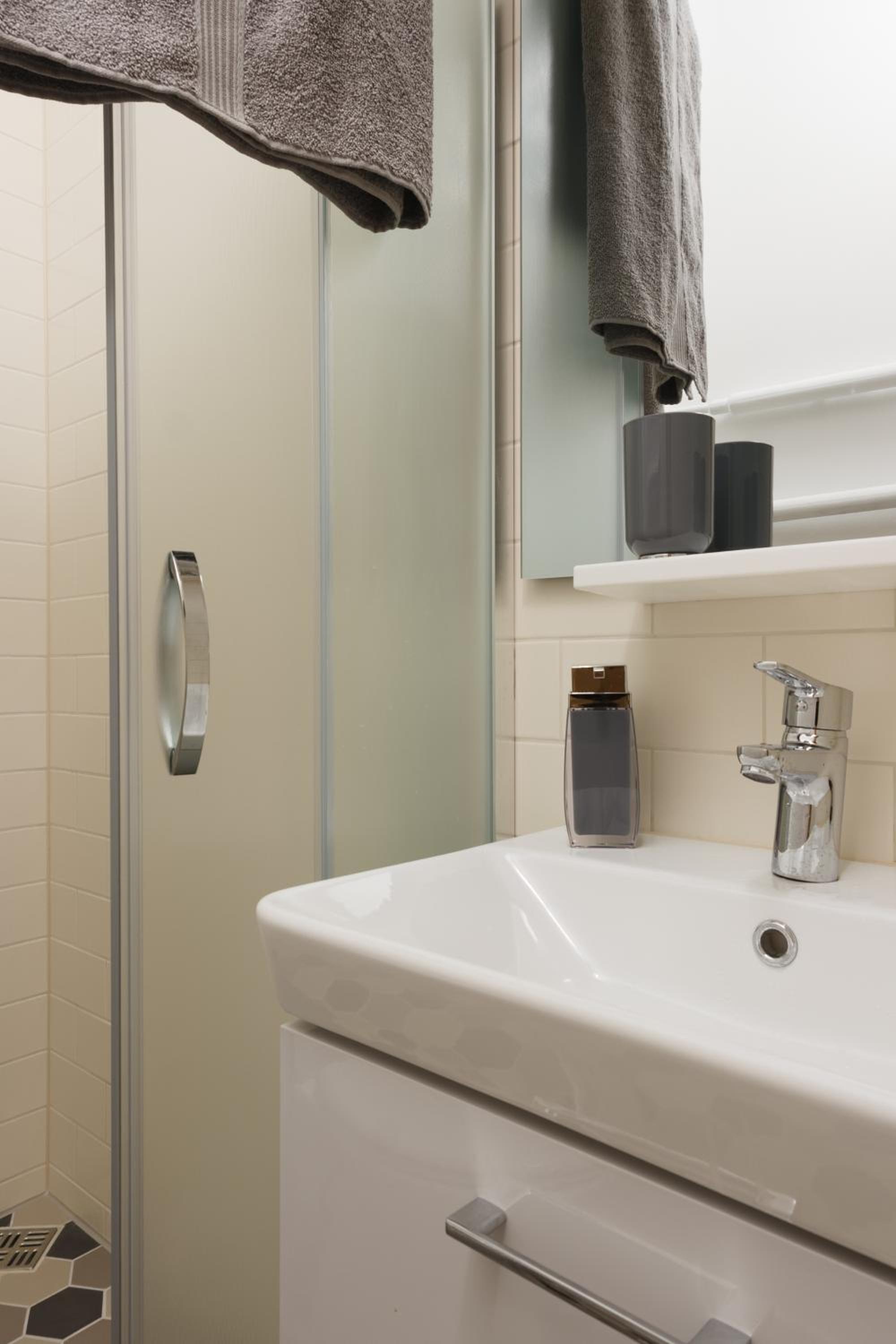 Quiet & Family Friendly, Free Parking, Near Park