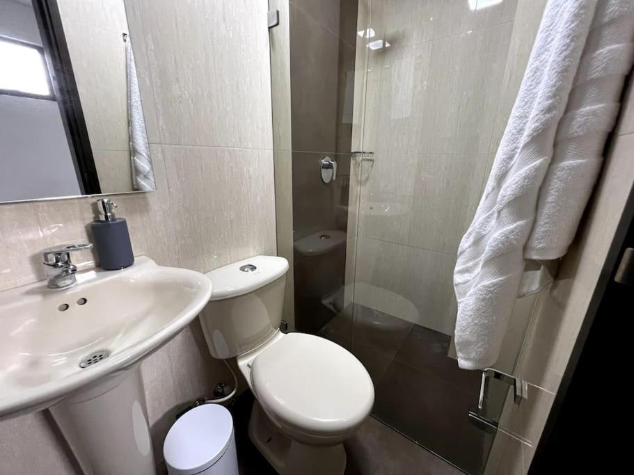 601 Stunning apartment in heart of el poblado + View!
