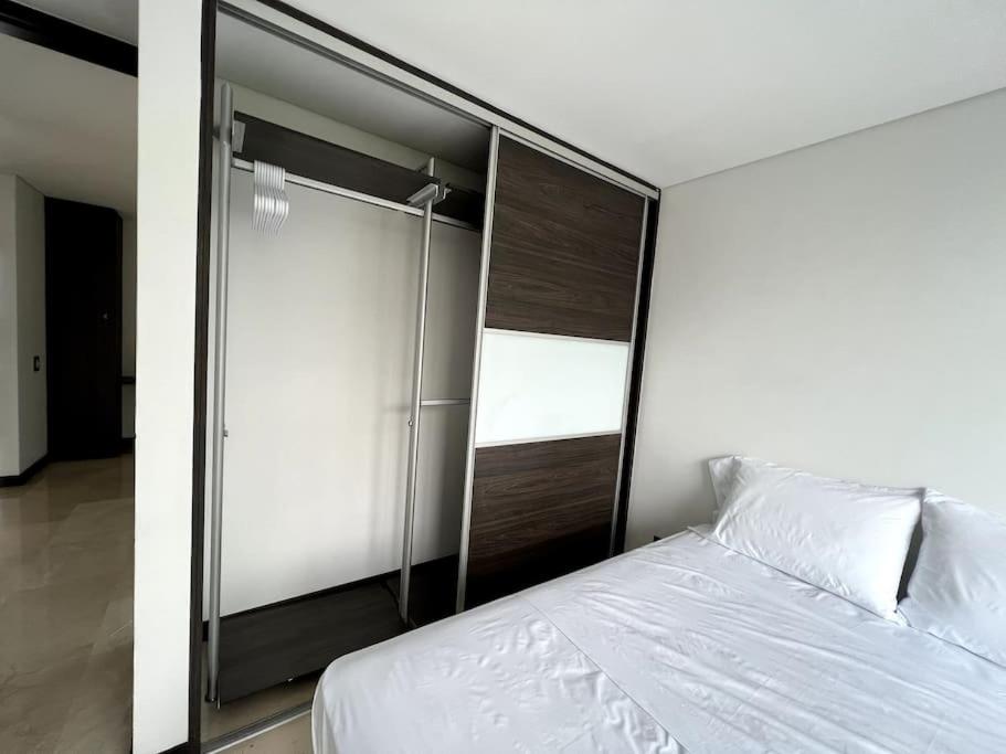 601 Stunning apartment in heart of el poblado + View!