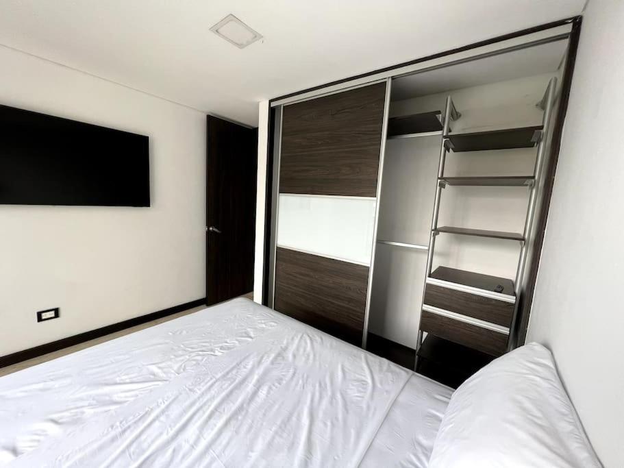 601 Stunning apartment in heart of el poblado + View!