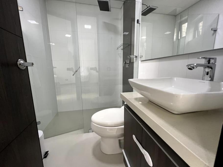 601 Stunning apartment in heart of el poblado + View!