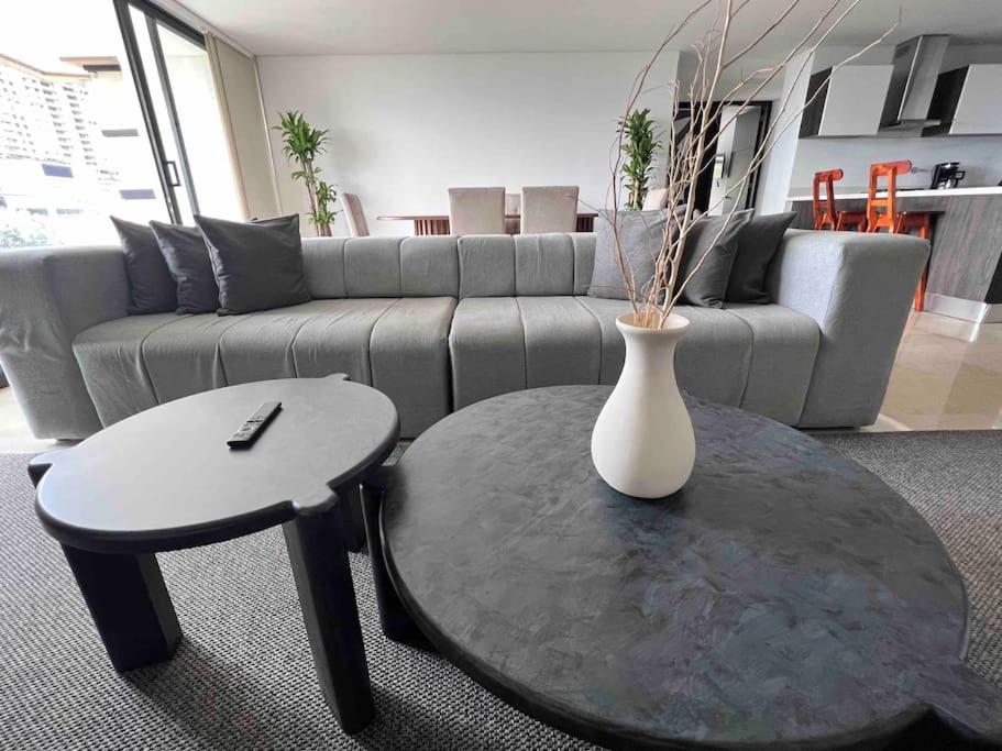 601 Stunning apartment in heart of el poblado + View!