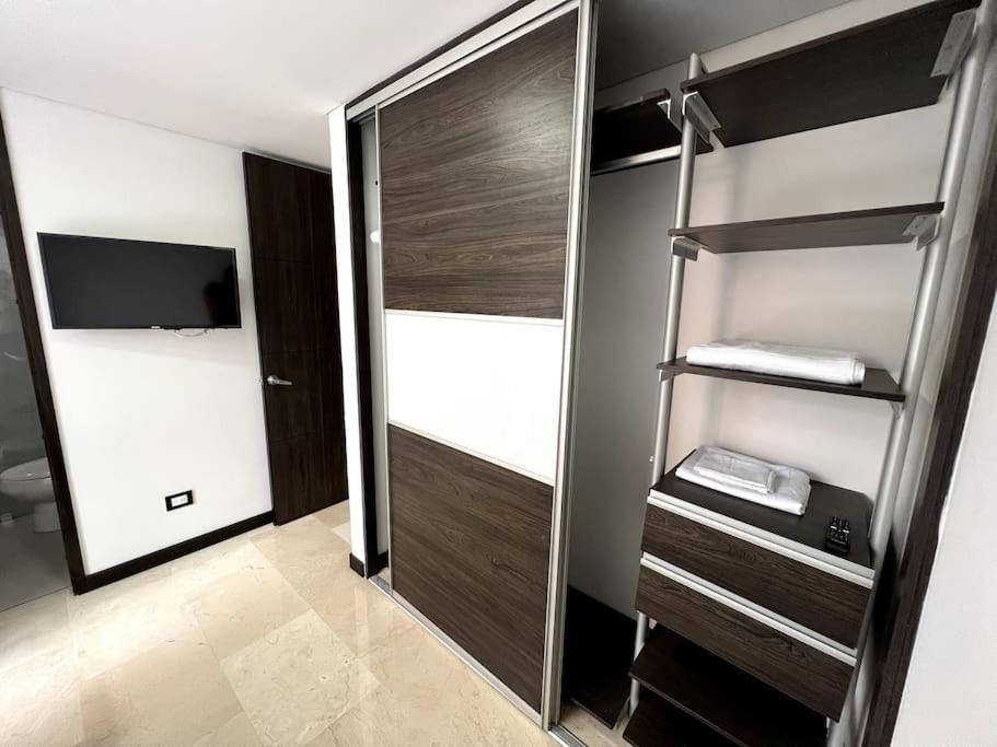 601 Stunning apartment in heart of el poblado + View!