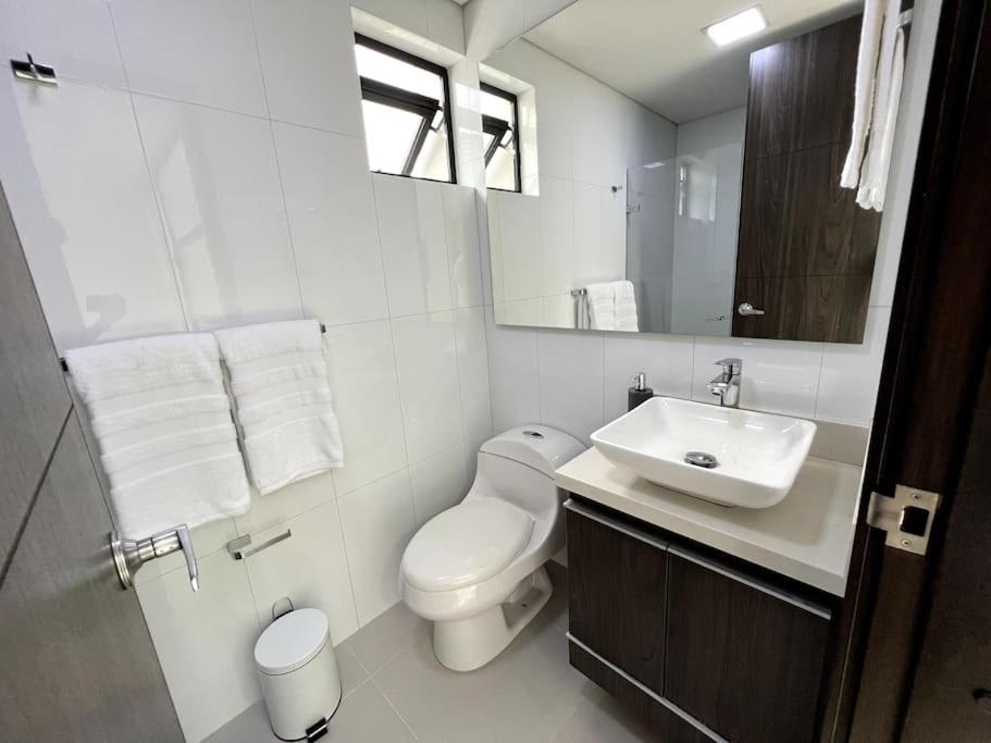 601 Stunning apartment in heart of el poblado + View!