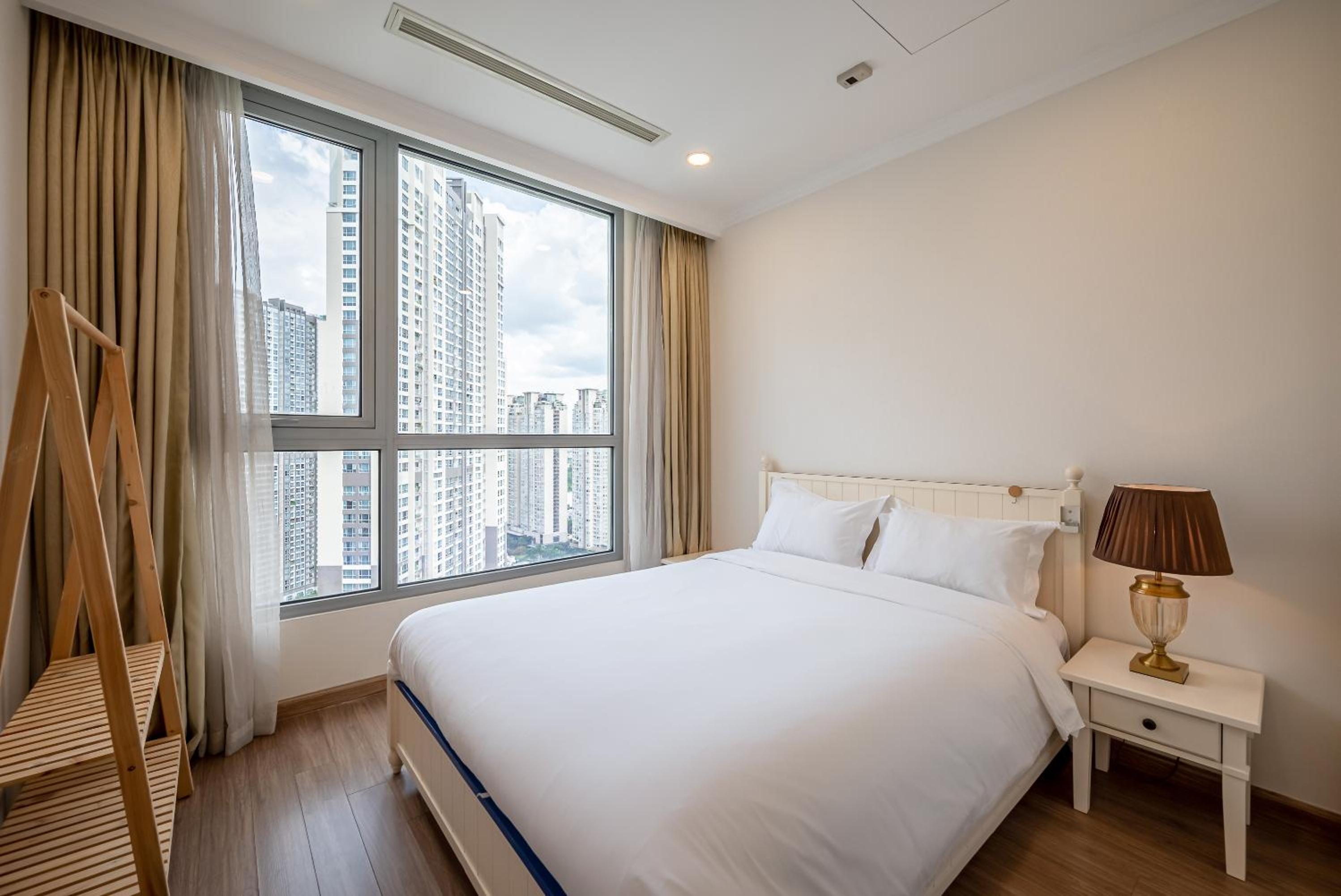 CeLaVie Serviced Apartment - The Vinhomes and Landmark