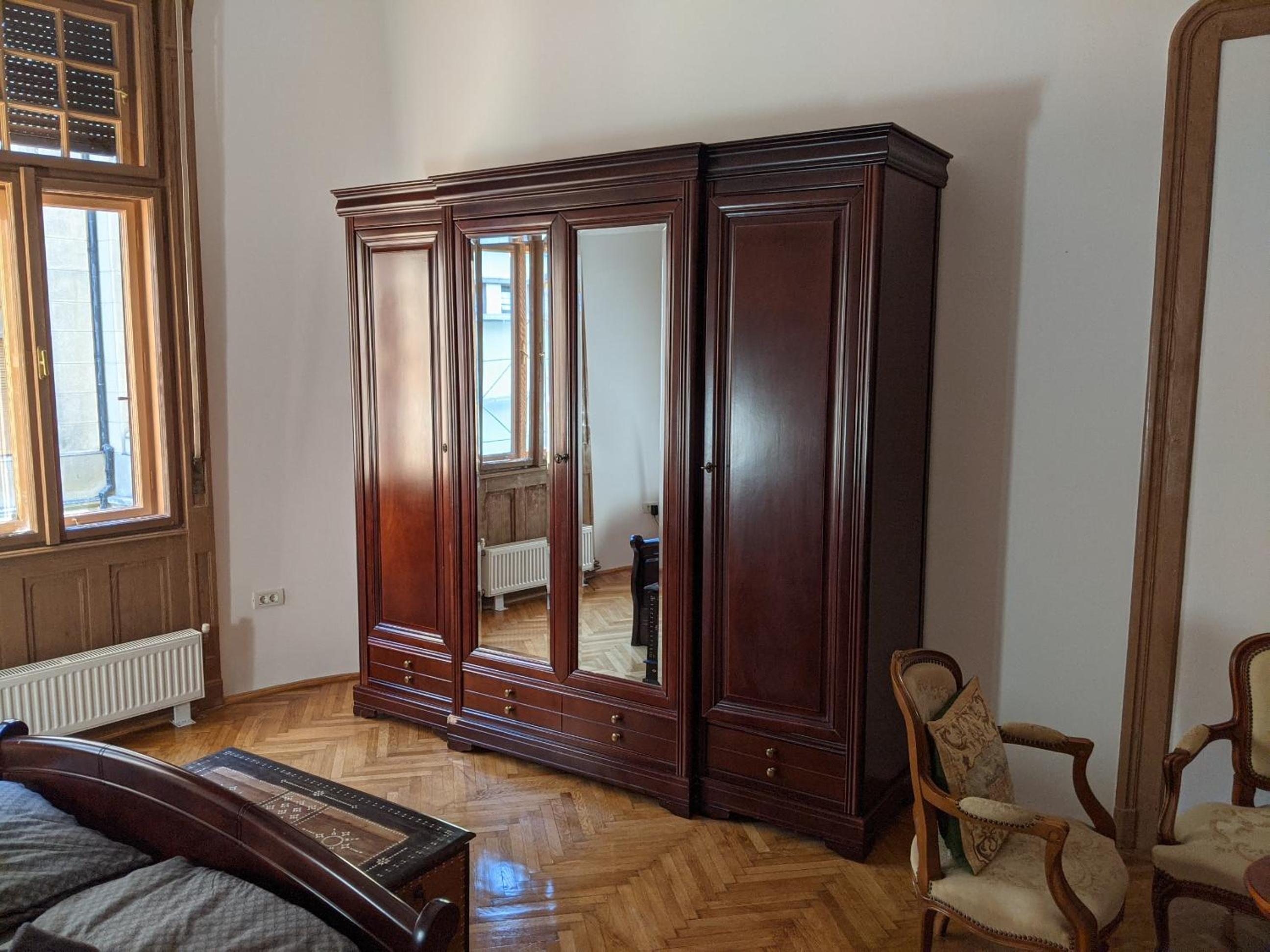 Ultra-central apartment in the Loffler Palace view 4