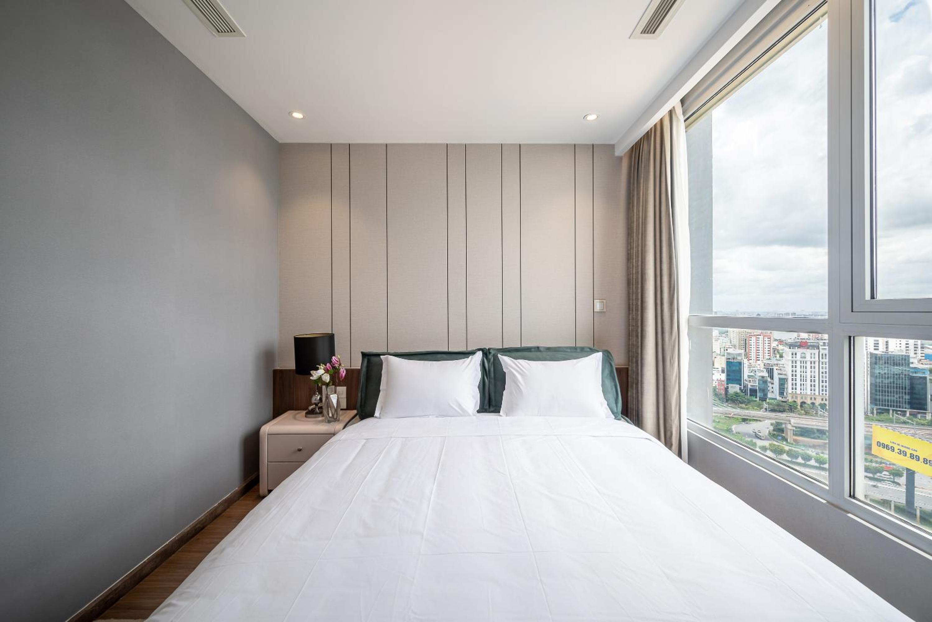 CeLaVie Serviced Apartment - The Vinhomes and Landmark