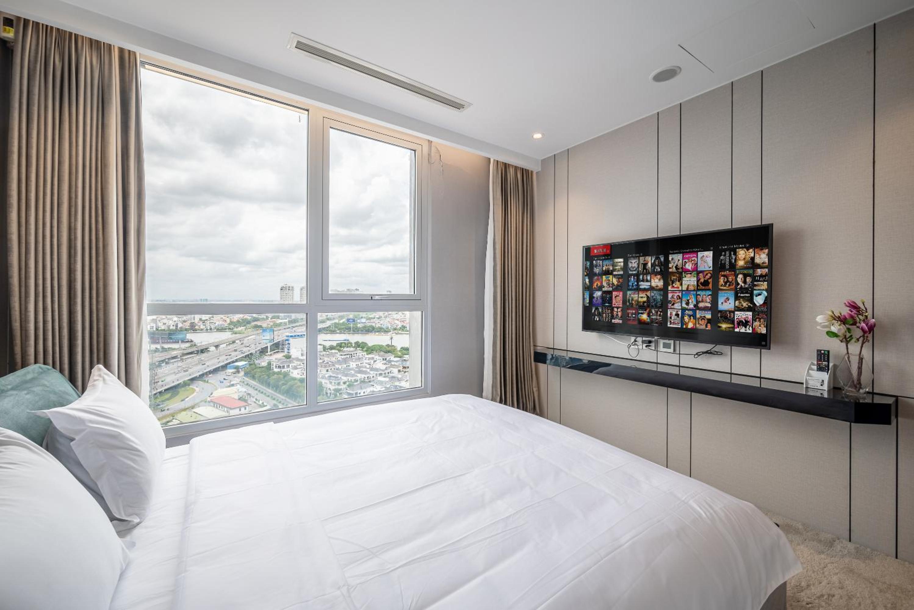 CeLaVie Serviced Apartment - The Vinhomes and Landmark